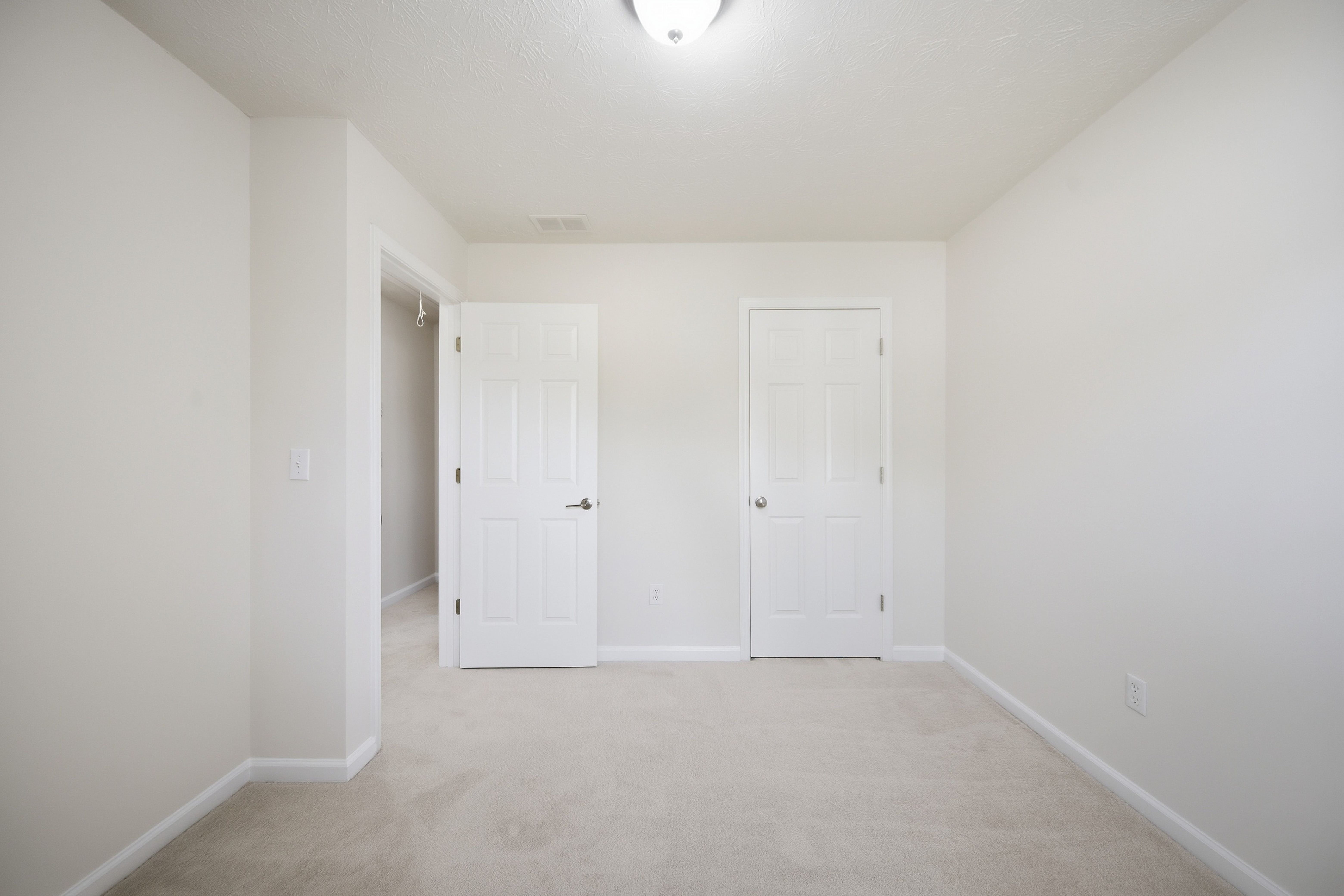 Photo 16 of 28 of 2479 Feathertree Ln, Lawrenceville, GA