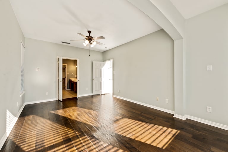 Photo 4 of 29 - 2911 Lochwood Cir, Corinth, TX 76208