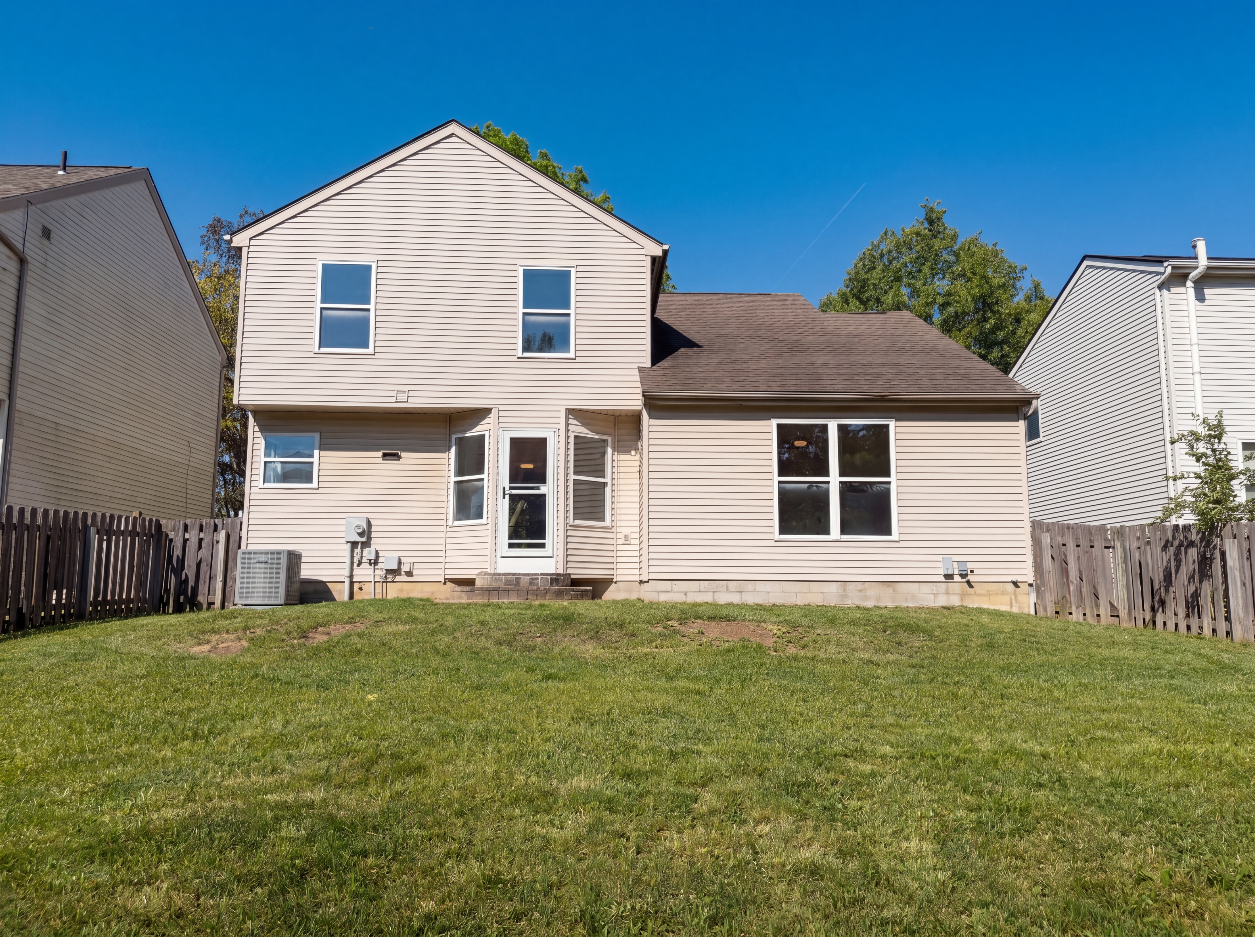 Photo 23 of 30 of 5074 Langcroft Dr, Hilliard, OH