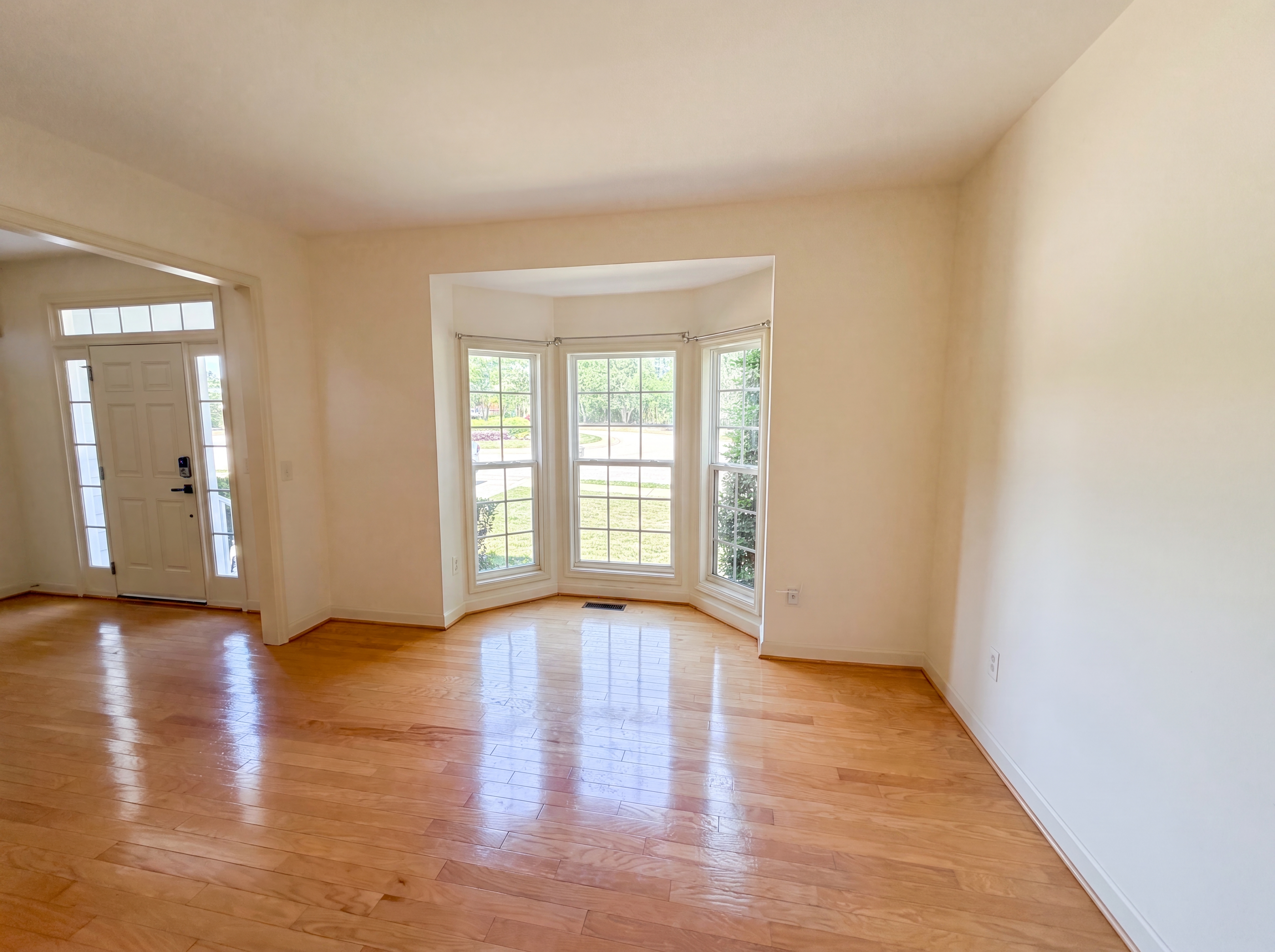 Photo 12 of 22 of 4903 Homeplace Dr, Apex, NC