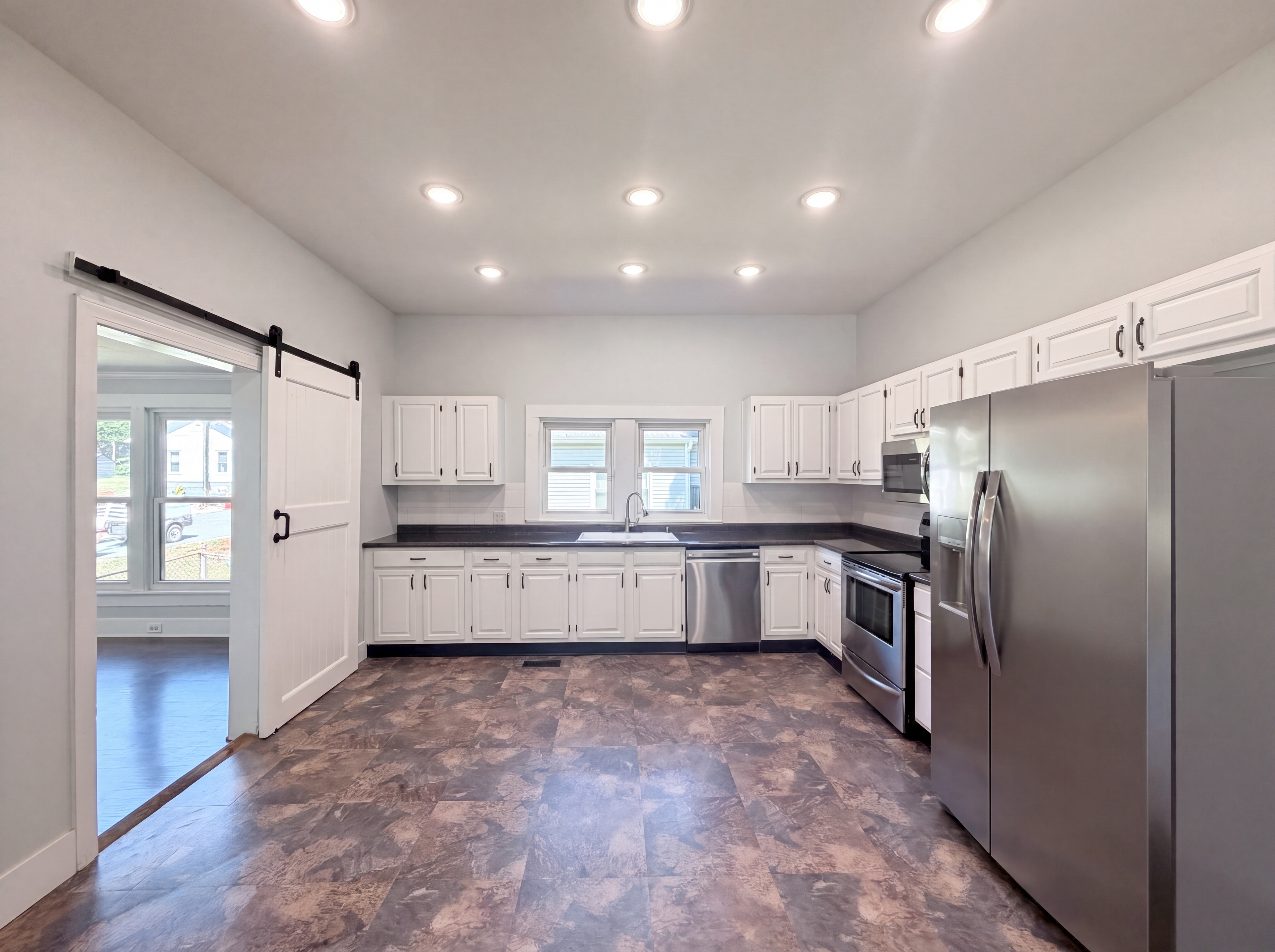 Photo 2 of 19 of 406 Dingler Ave, Mooresville, NC