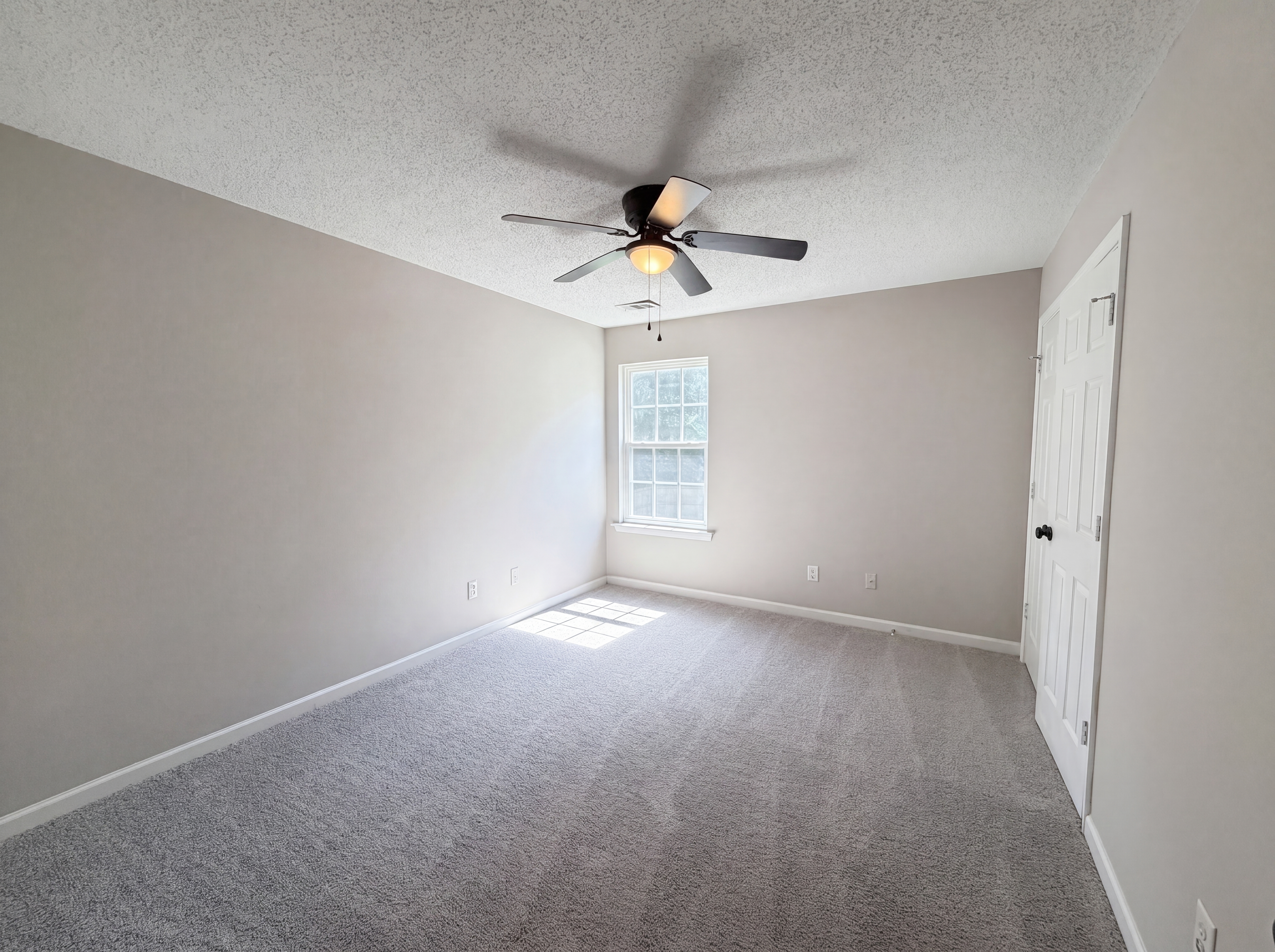 Photo 10 of 23 of 635 Sable View Ln, Atlanta, GA
