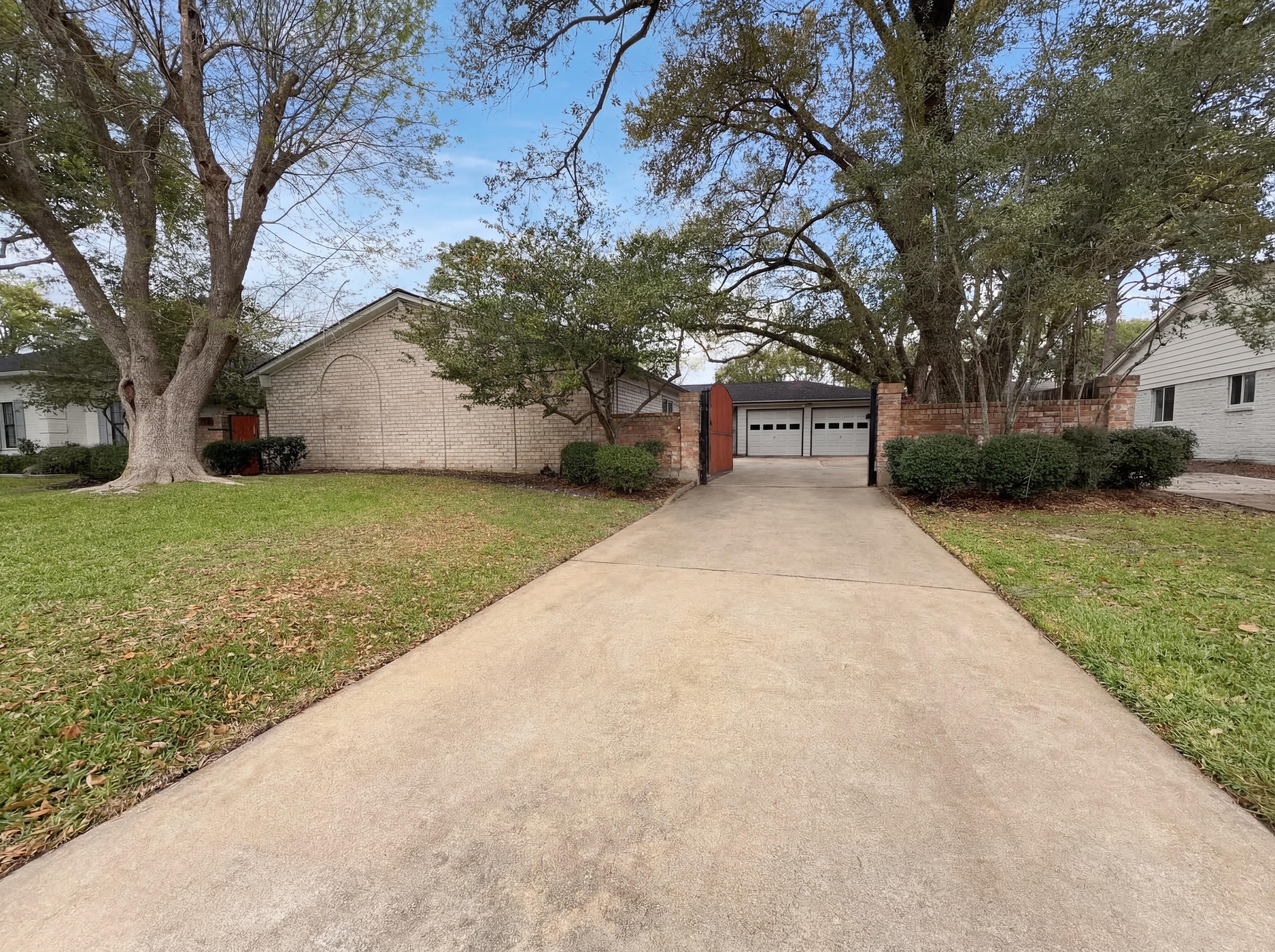 Photo 6 of 19 of 10726 Sugar Hill Dr, Houston, TX