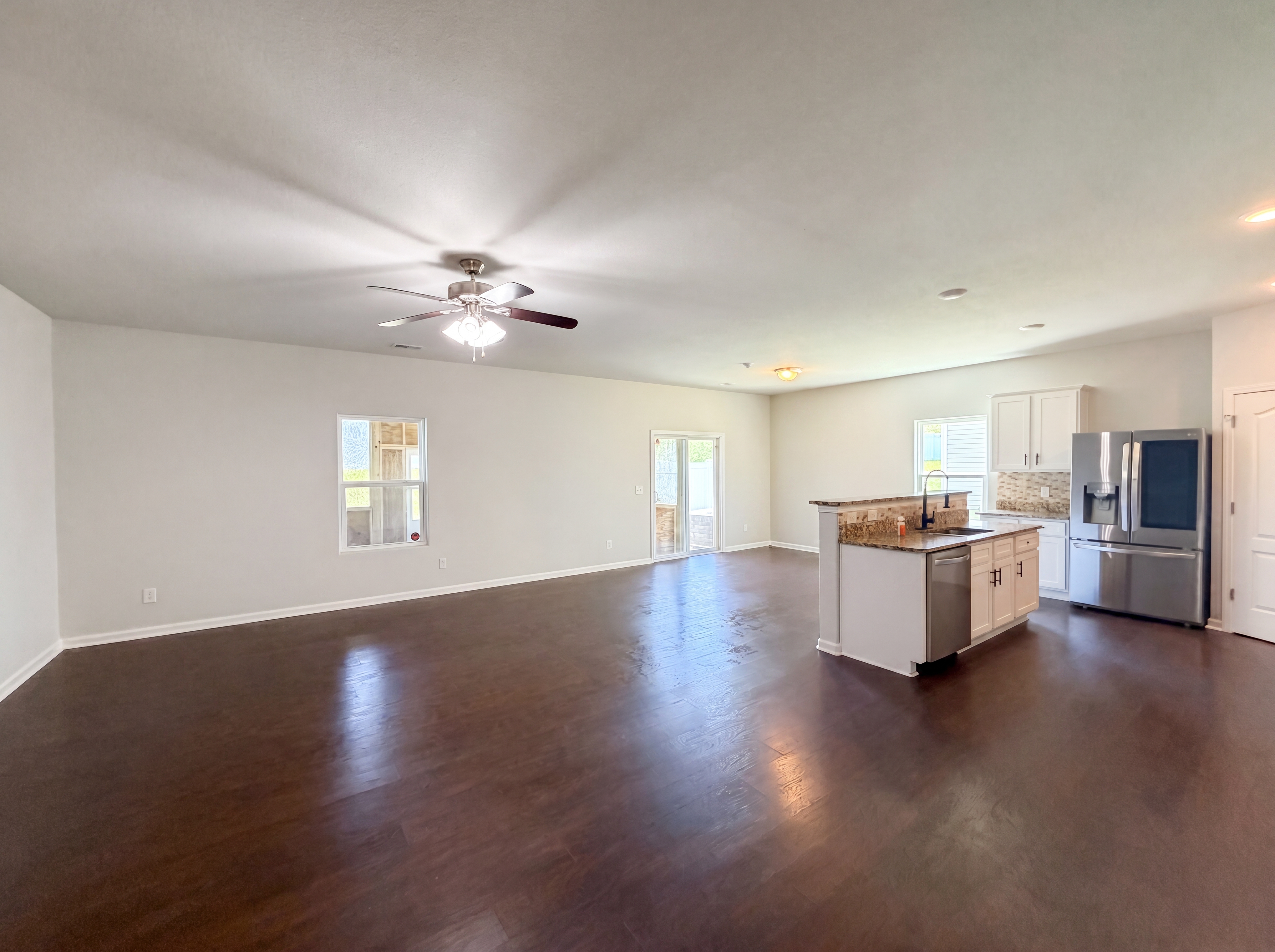 Photo 3 of 17 of 4034 Rosfield Dr, Charlotte, NC
