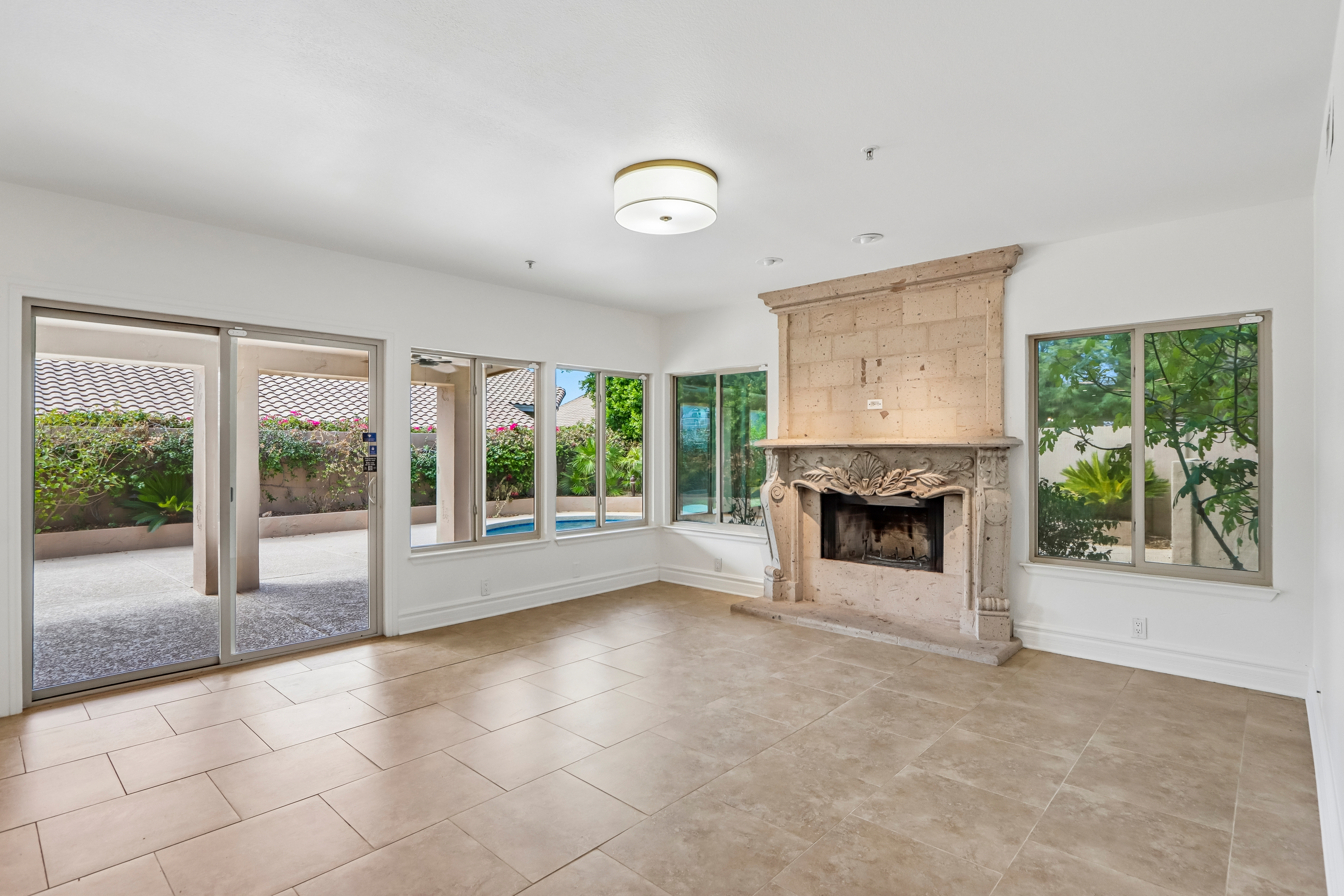 Photo 3 of 33 of 9153 E Palm Tree Dr, Scottsdale, AZ
