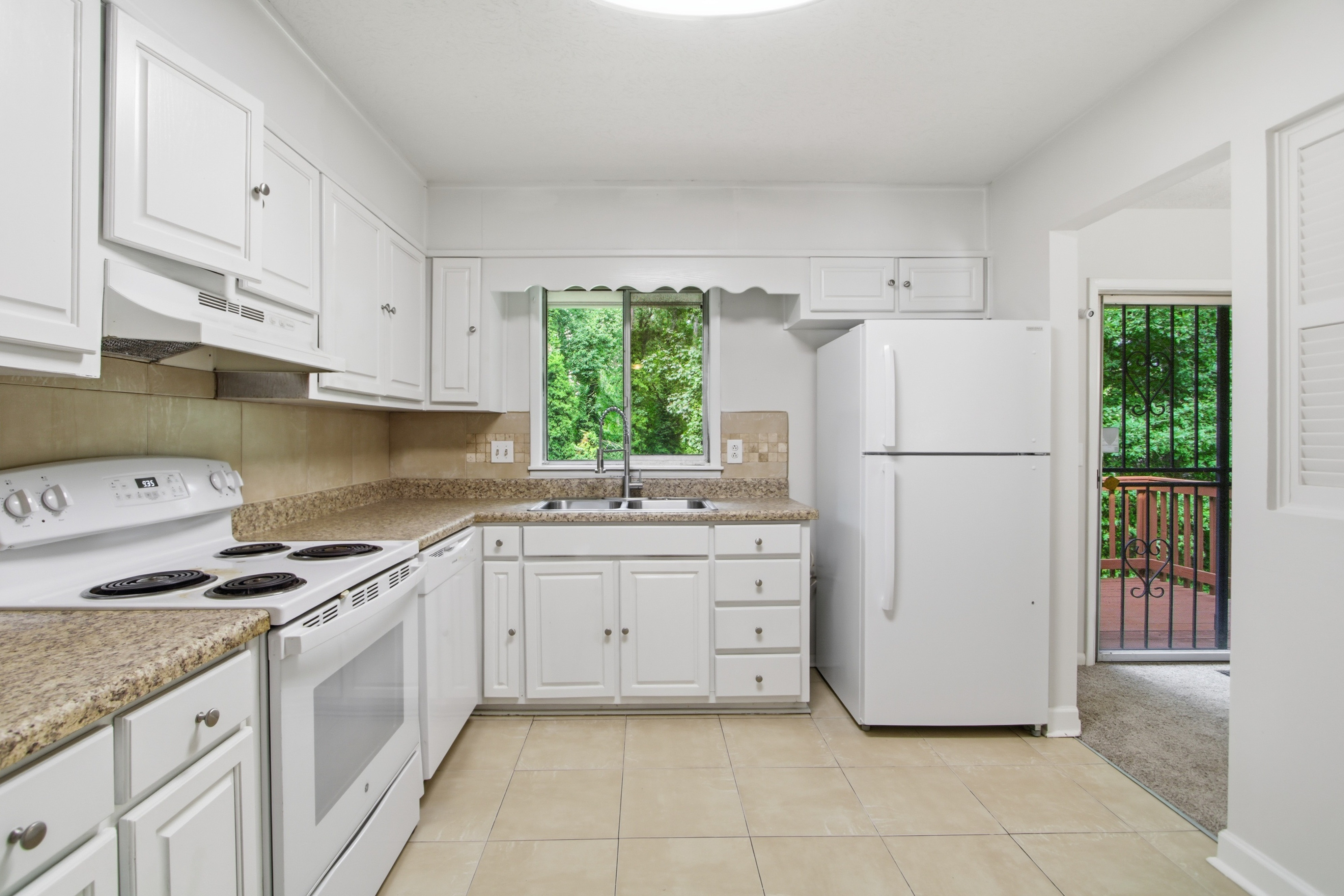 Photo 2 of 30 of 1446 Walnut Ridge Way, Stone Mountain, GA