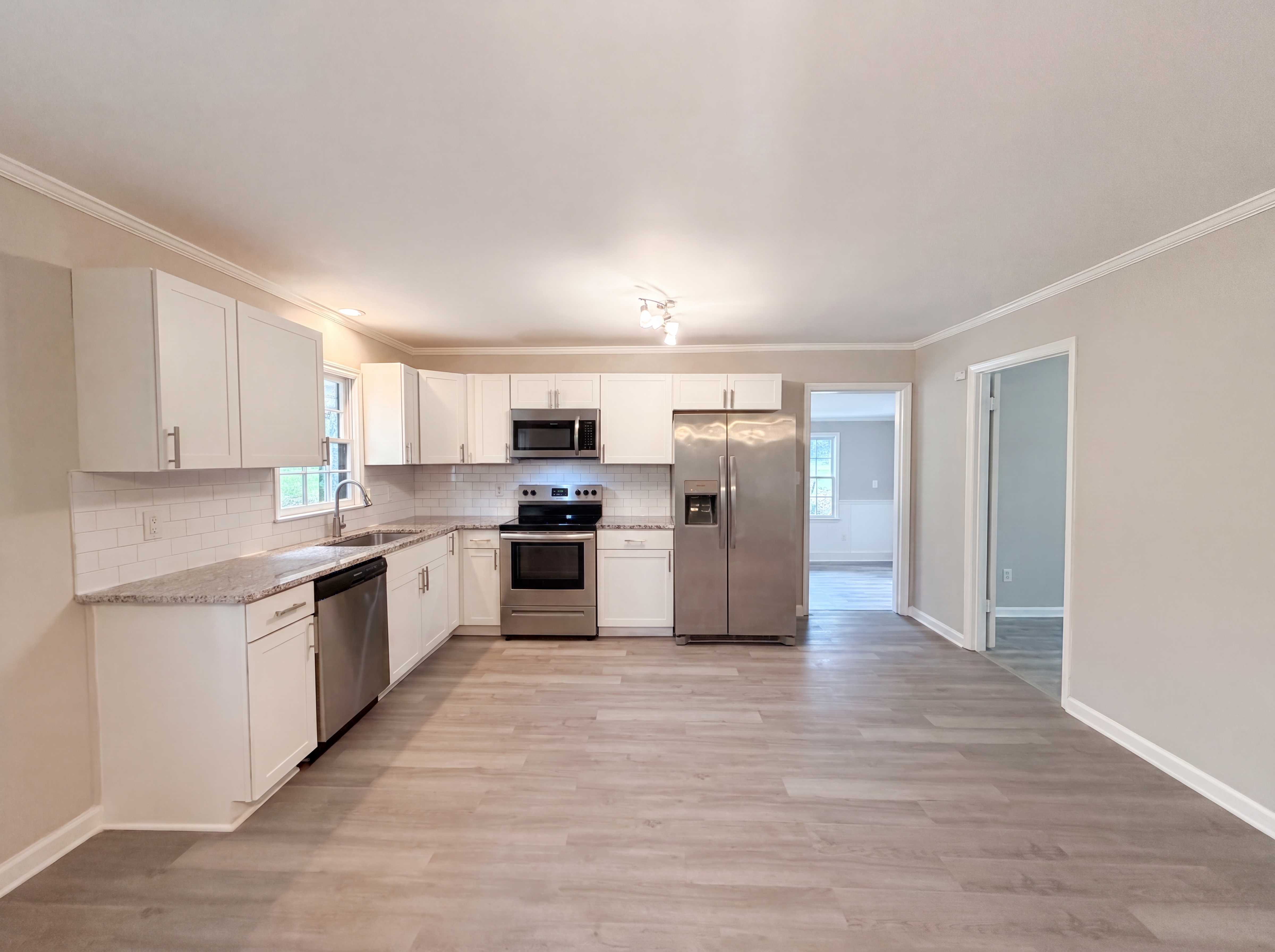 Photo 2 of 19 of 141 Greenbriar Dr, Matthews, NC