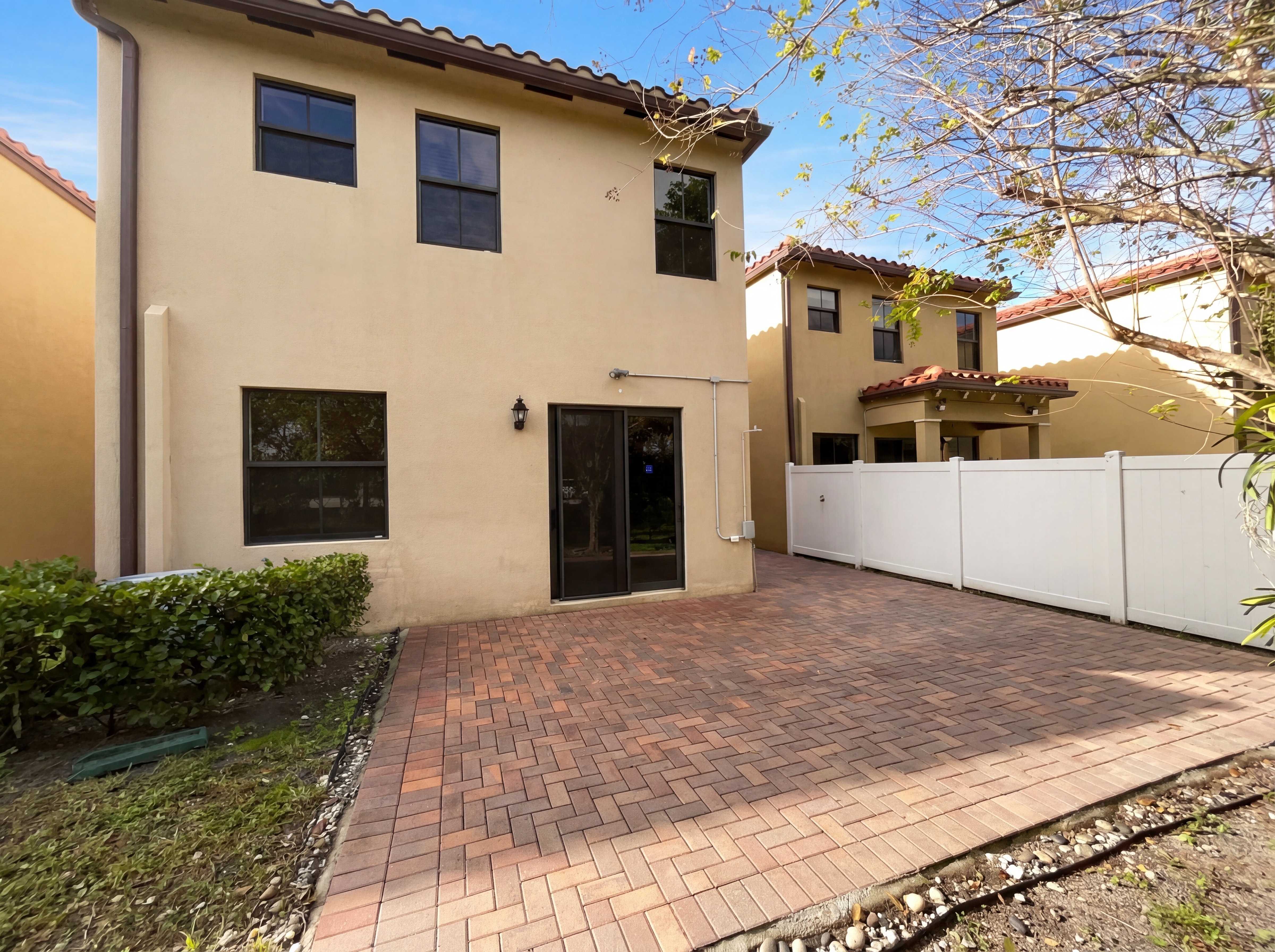Photo 5 of 28 of 4879 NW 55th Pl, Fort Lauderdale, FL