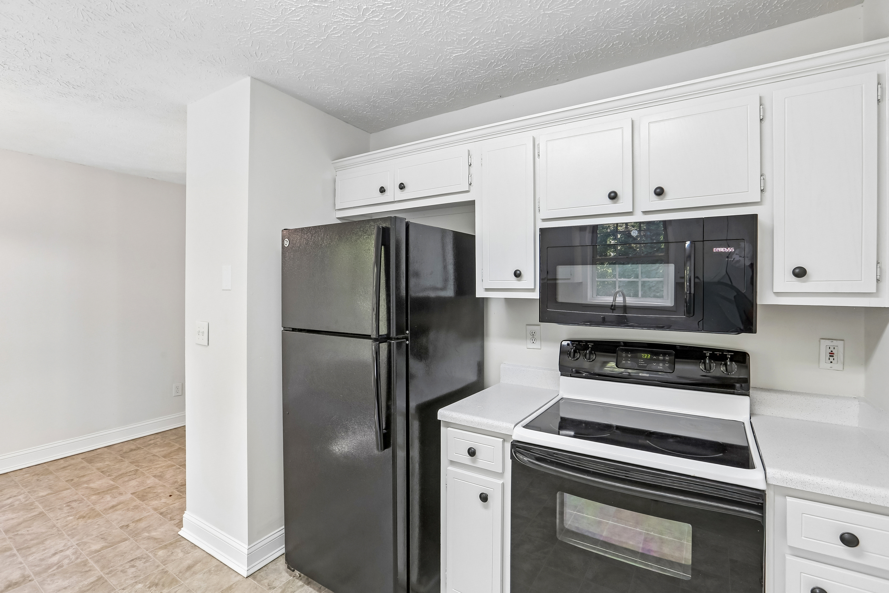 Photo 10 of 47 of 5511 Pond Mill Ct, Flowery Branch, GA