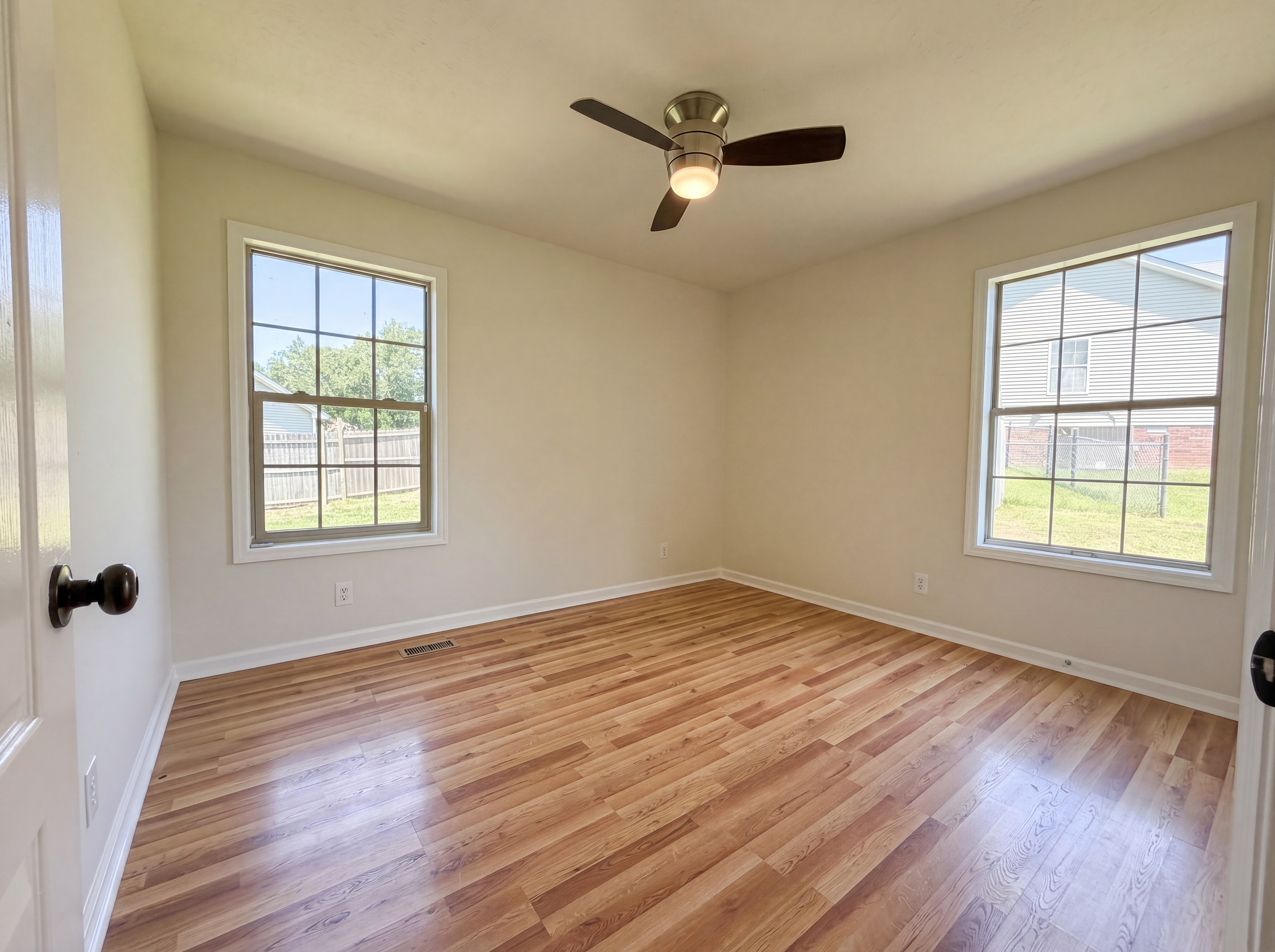 Photo 9 of 15 of 1037 Shadowbrook Dr, Greenbrier, TN