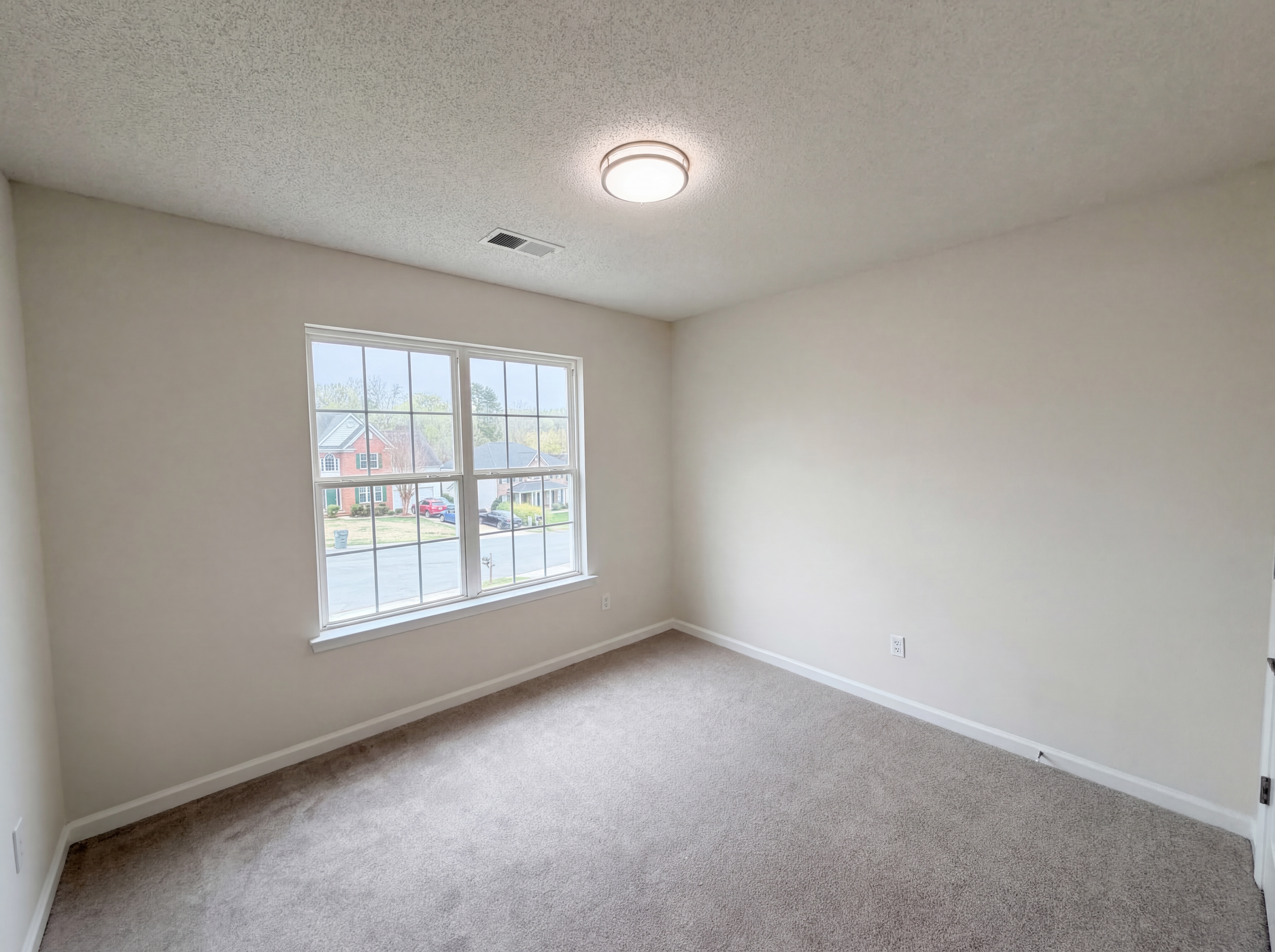 Photo 11 of 24 of 11037 Wyndham Pointe Dr, Charlotte, NC
