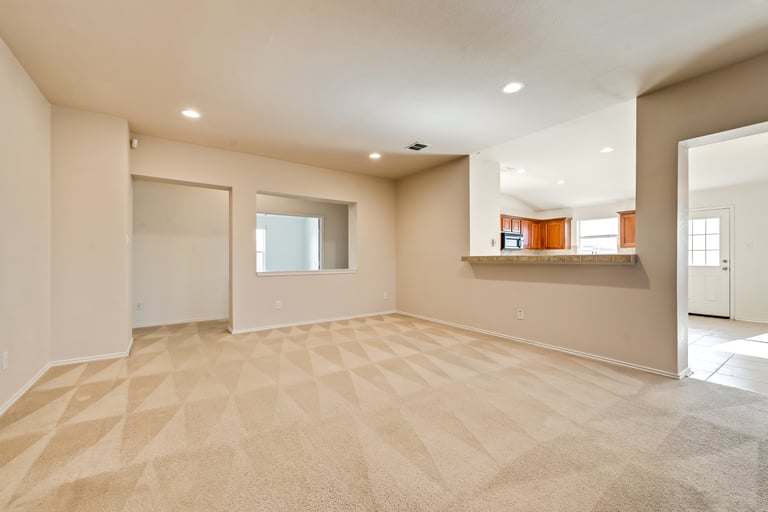 Photo 5 of 30 - 14836 S Spring Ridge Cir, Balch Springs, TX 75180