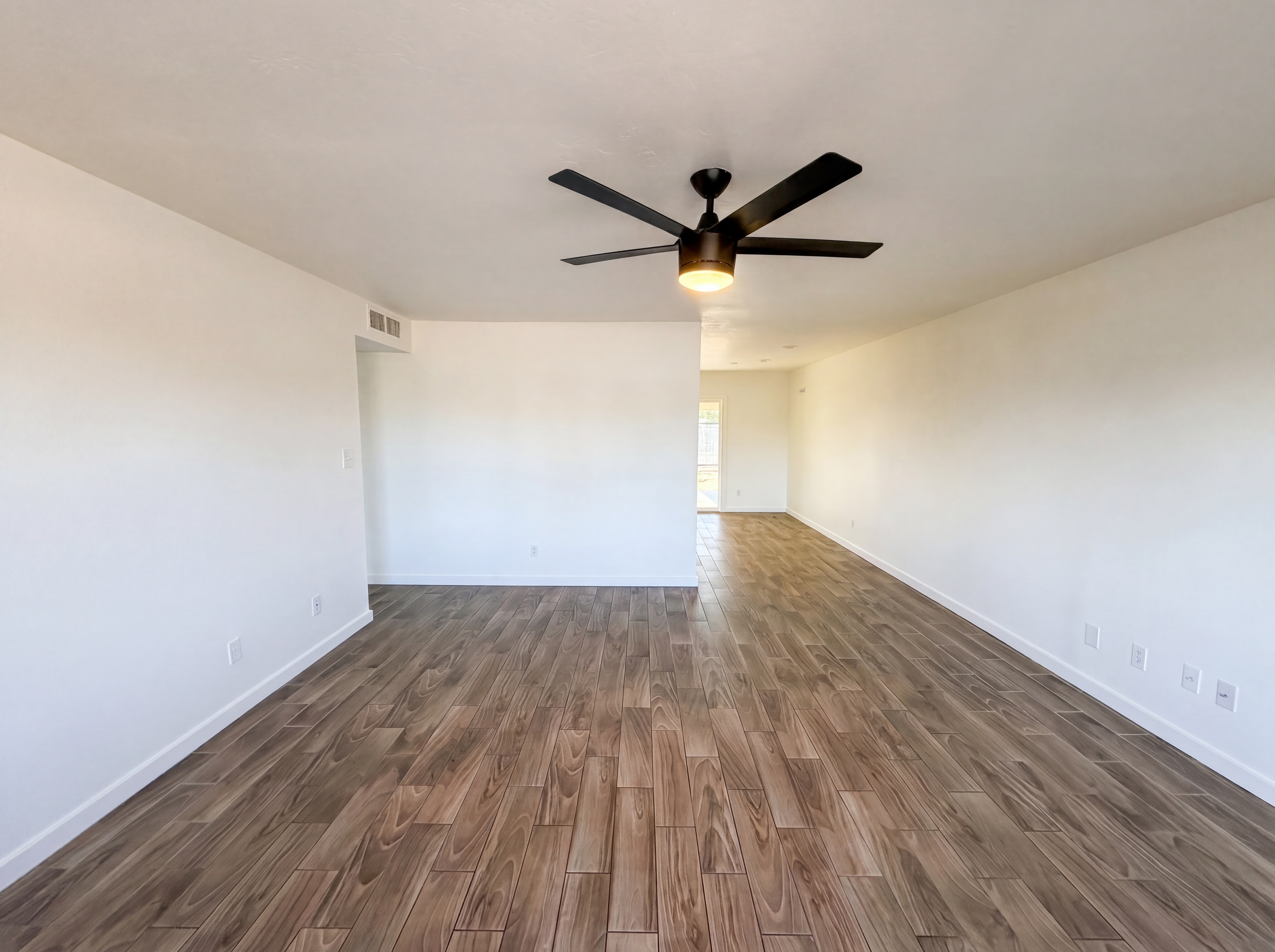 Photo 3 of 21 of 3339 W Country Gables Dr, Phoenix, AZ