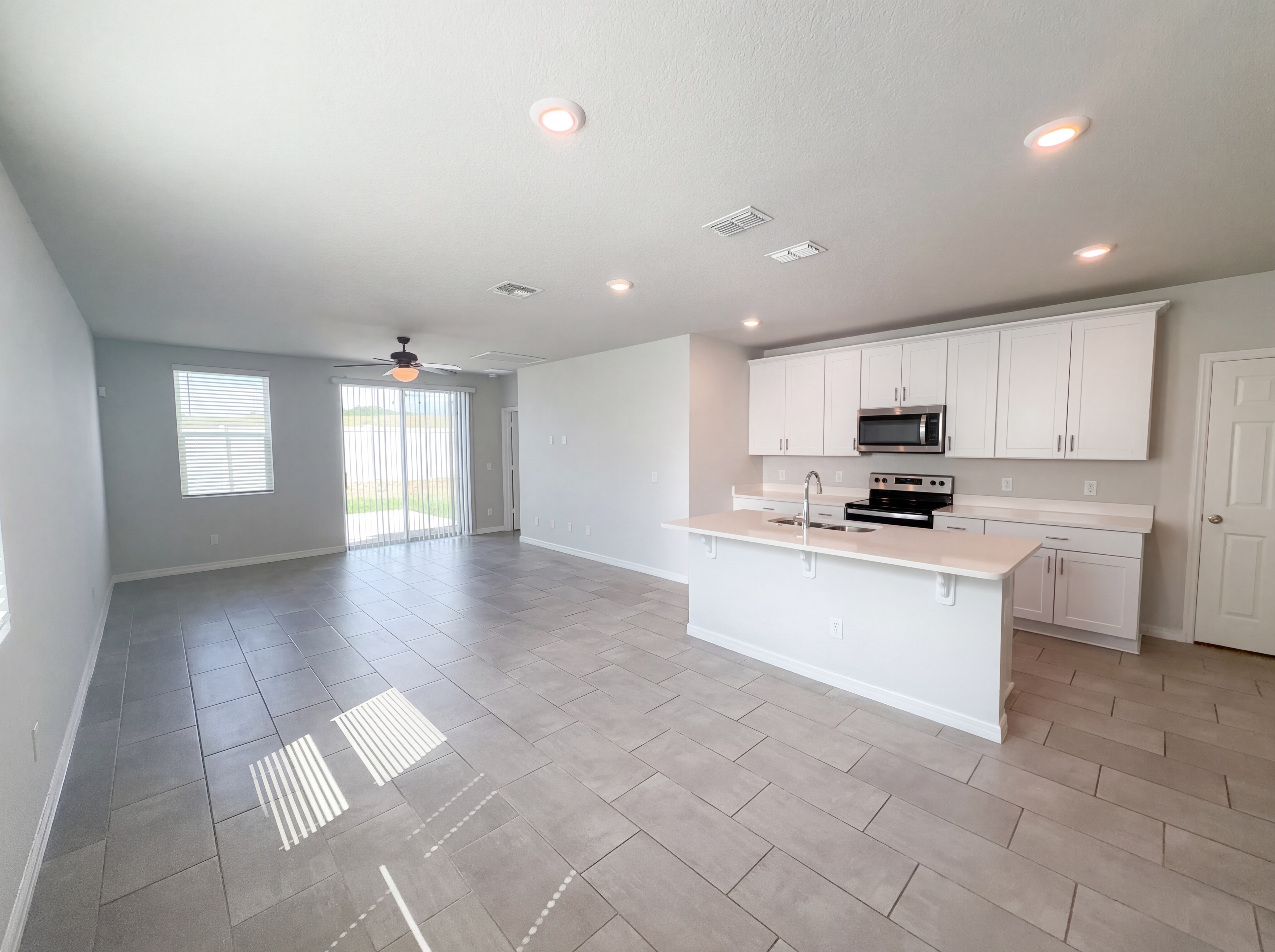 Photo 7 of 25 of 3092 Bella Vista Dr, Davenport, FL