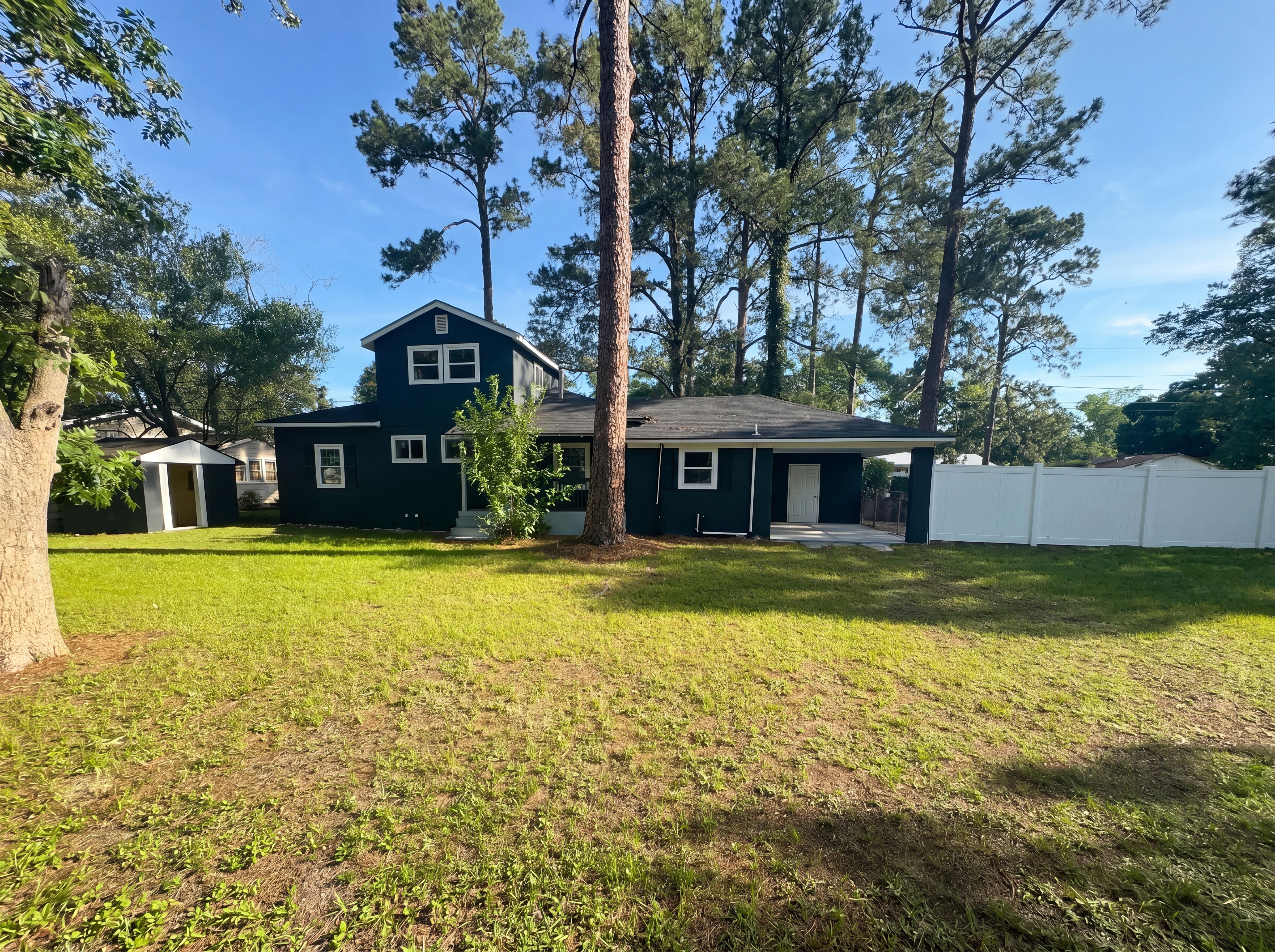 Photo 5 of 21 of 601 Community Dr, Waycross, GA