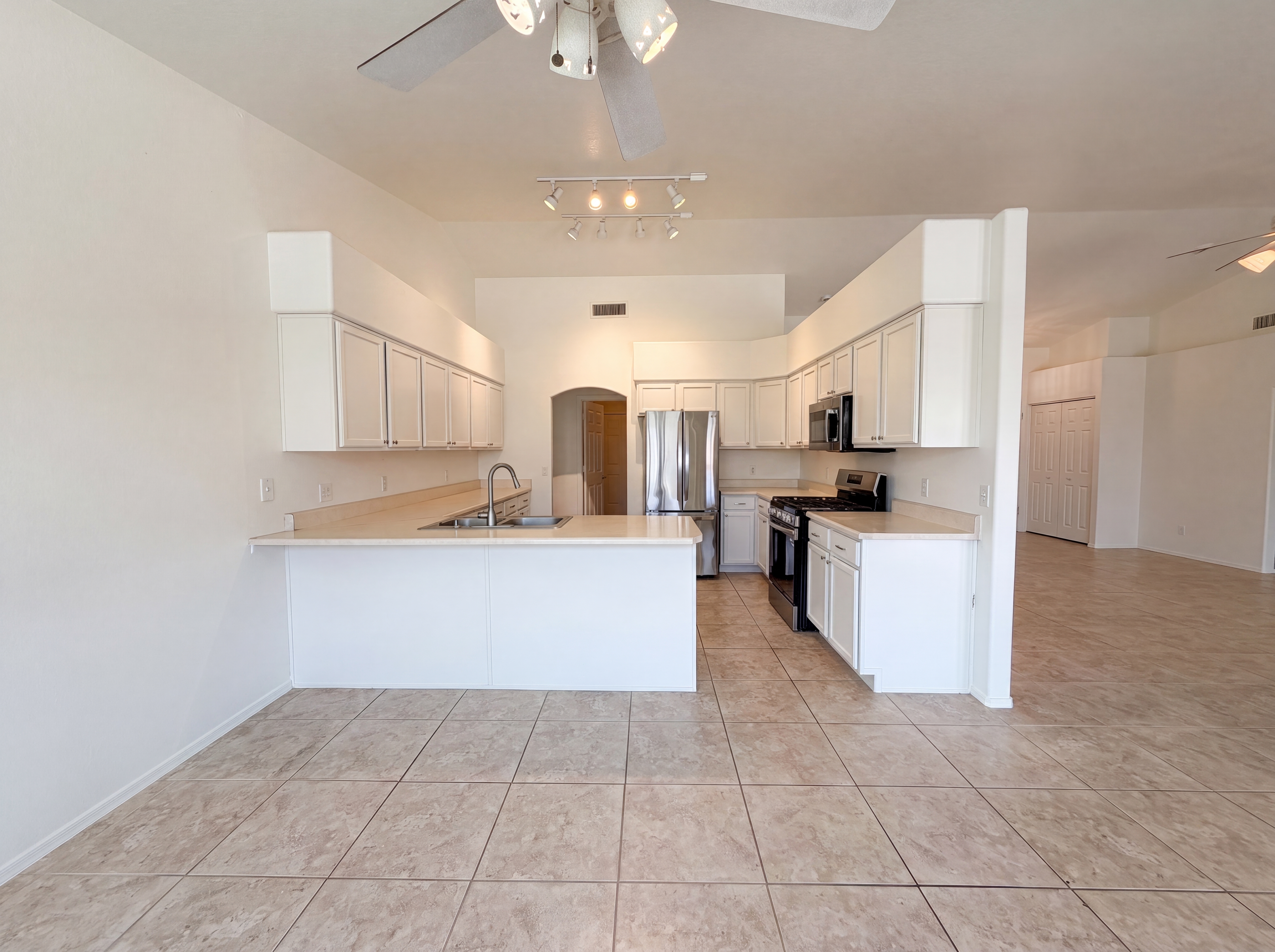 Photo 2 of 21 of 1617 E Krystal St, Casa Grande, AZ