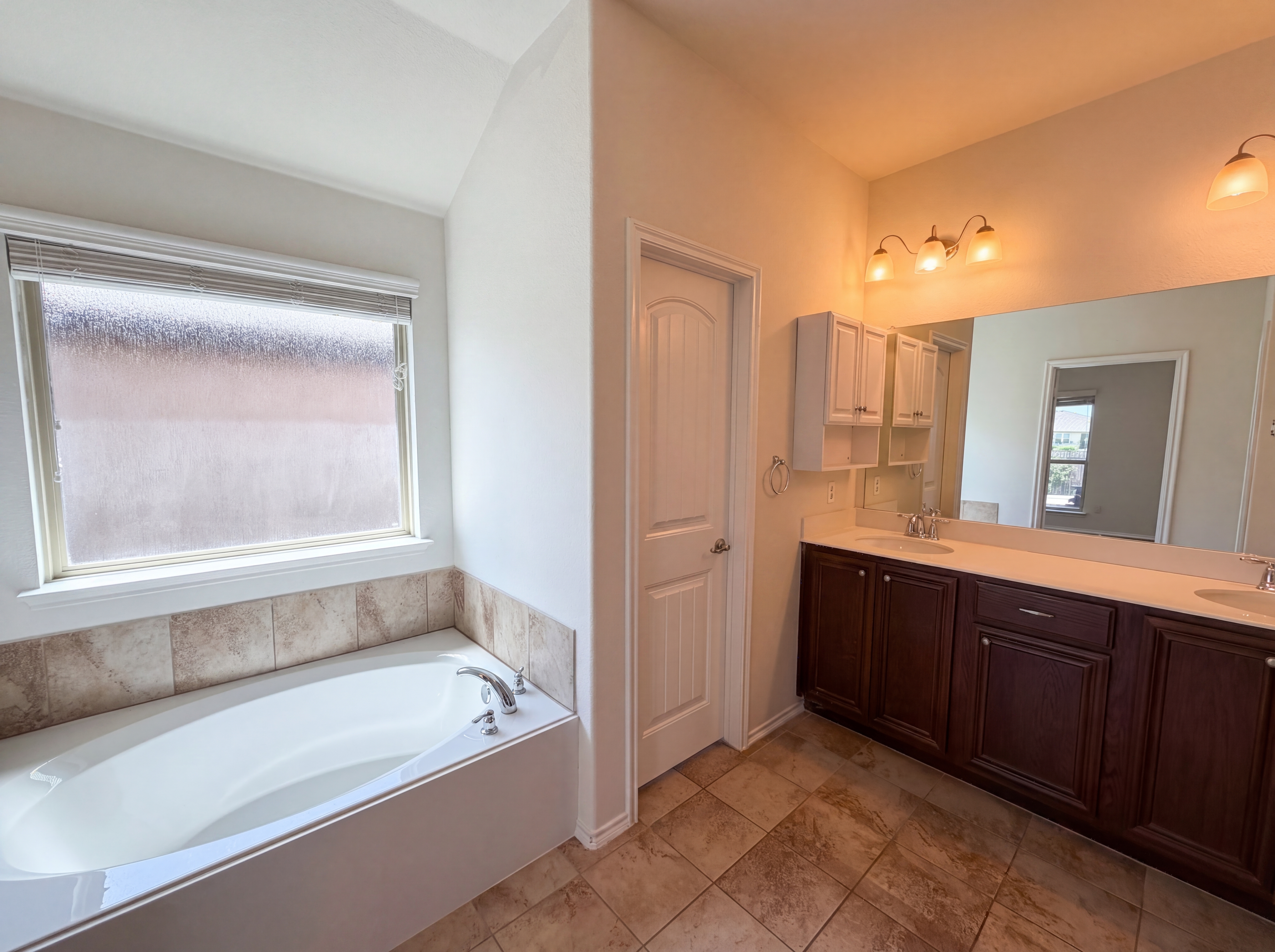 Photo 8 of 16 of 1704 River Oak Ln, Royse City, TX