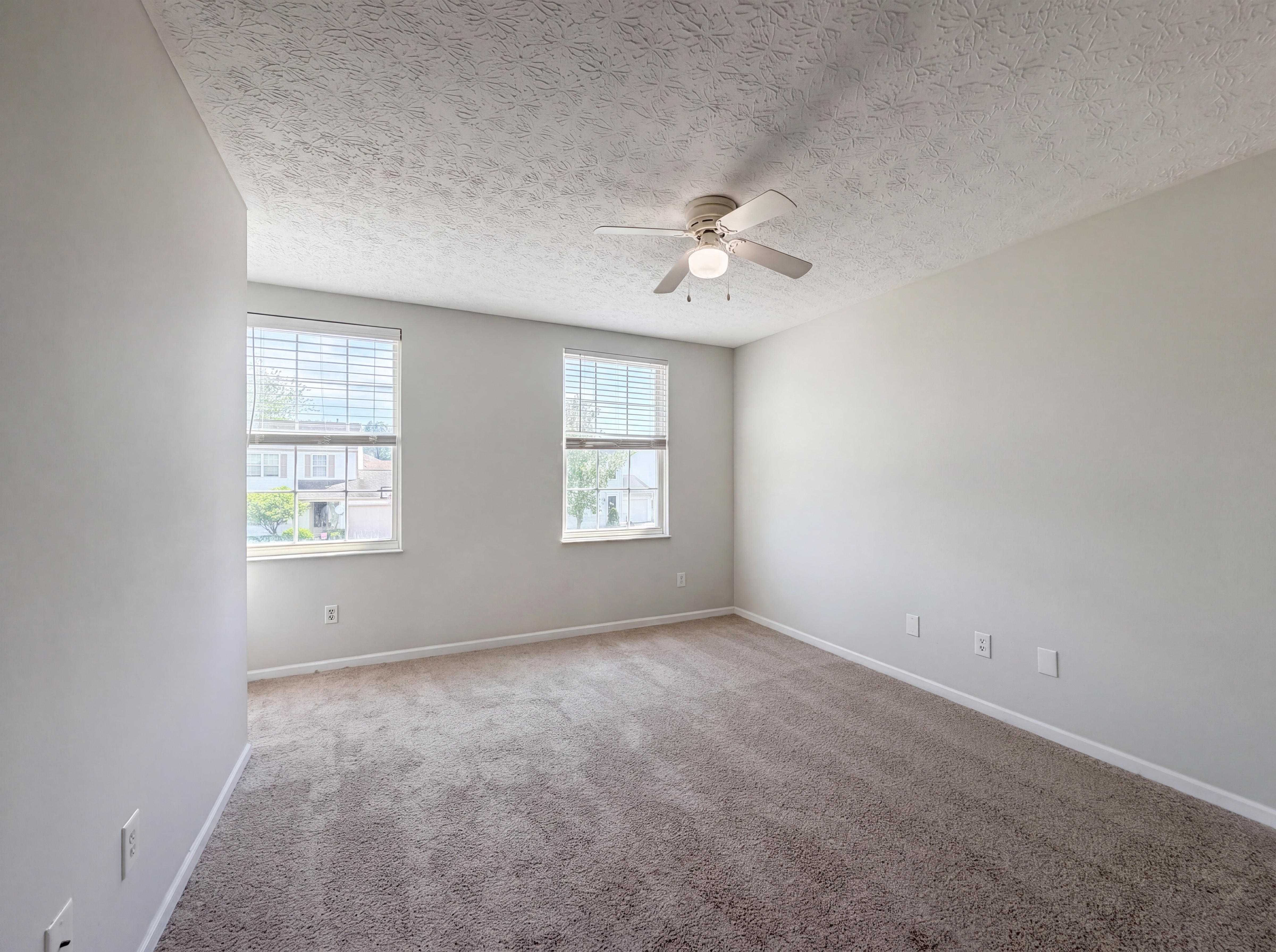 Photo 17 of 25 of 7296 Candlestone Dr, Reynoldsburg, OH
