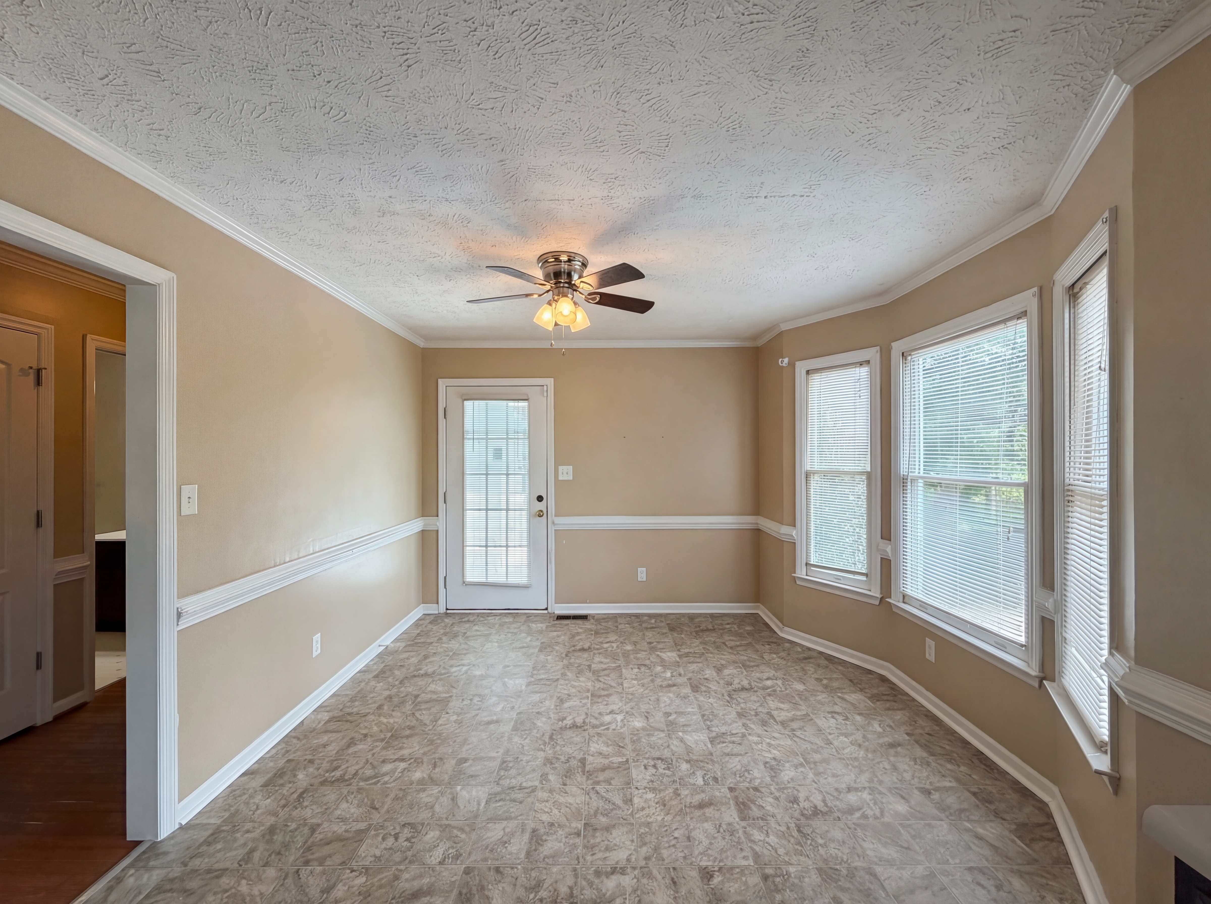 Photo 7 of 19 of 3516 Gables Dr, Fayetteville, NC
