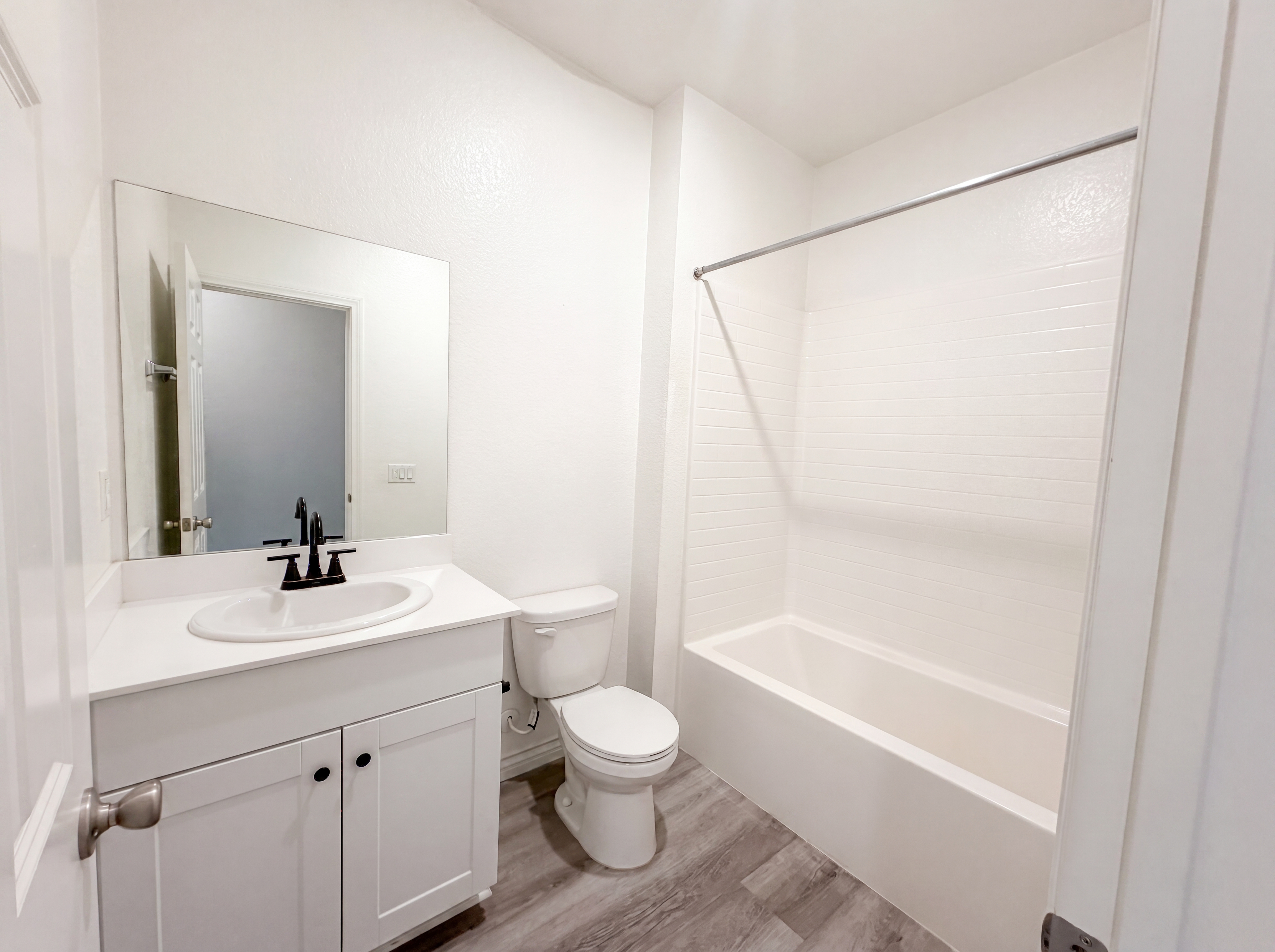 Photo 11 of 19 of 2460 Fernwood Ln, Perris, CA