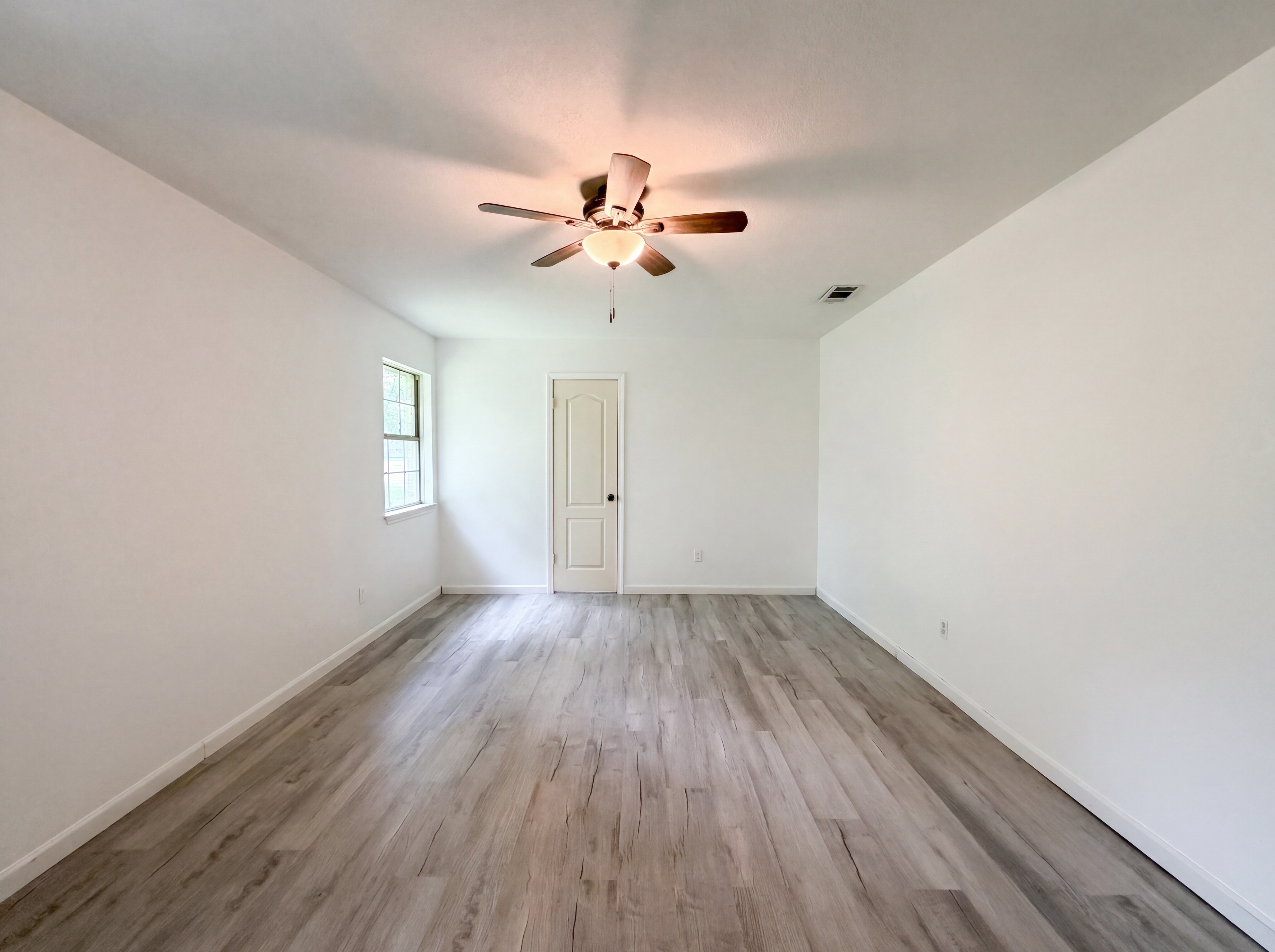 Photo 4 of 16 of 410 Cole Ave, Temple, TX