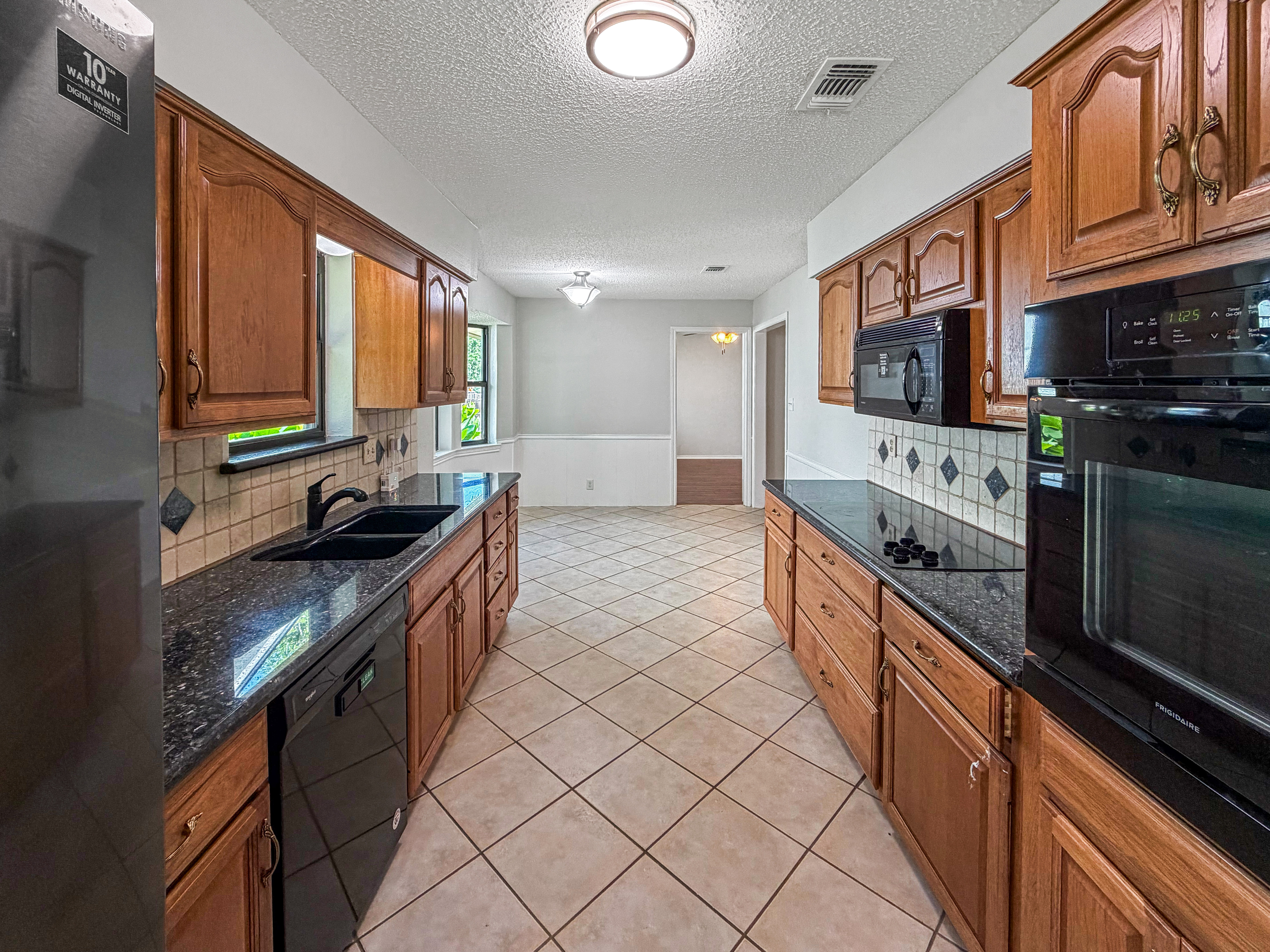 Photo 2 of 26 of 1857 El Paso St, Lewisville, TX