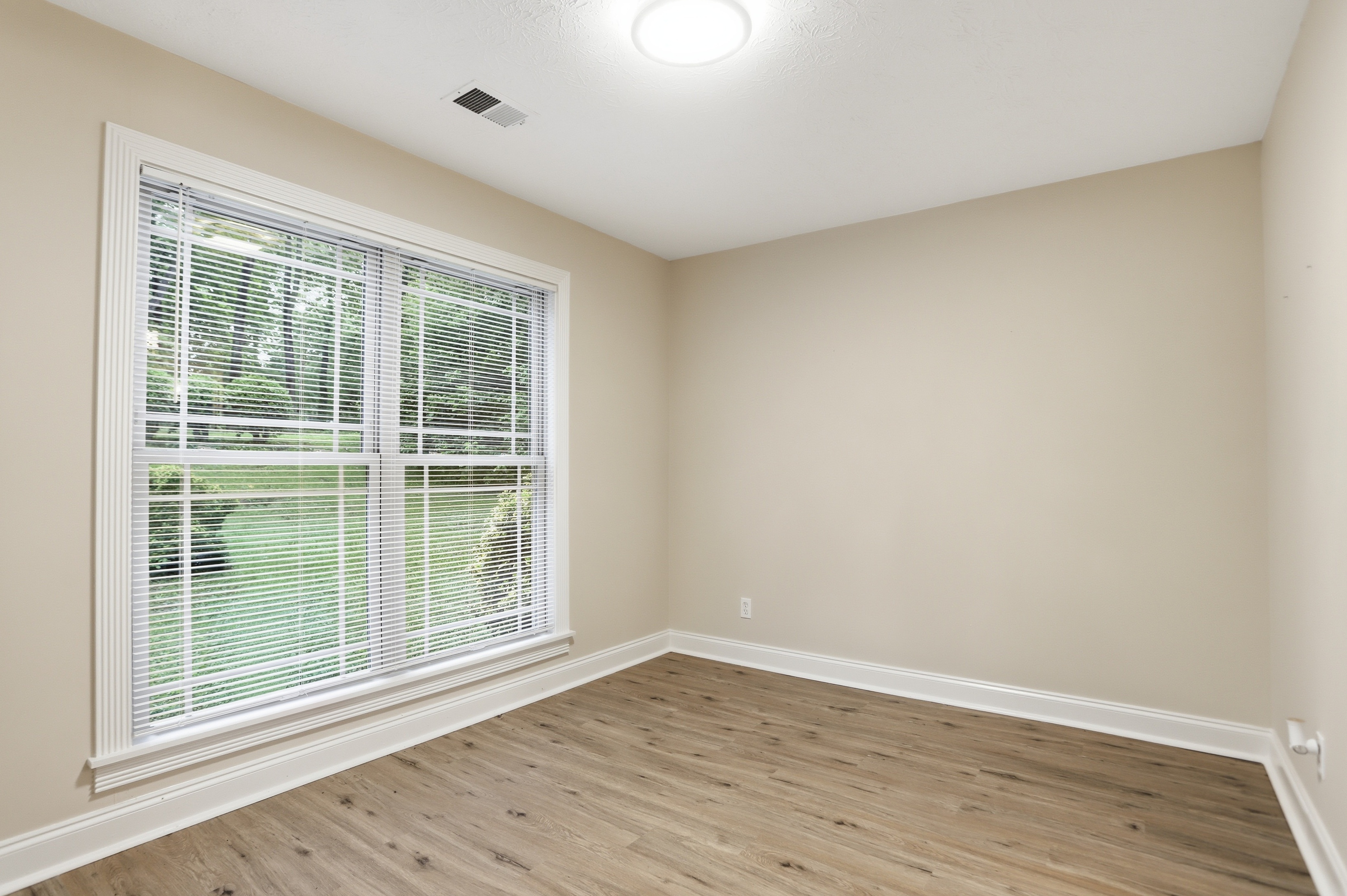 Photo 4 of 37 of 1485 Barrier Rd, Marietta, GA