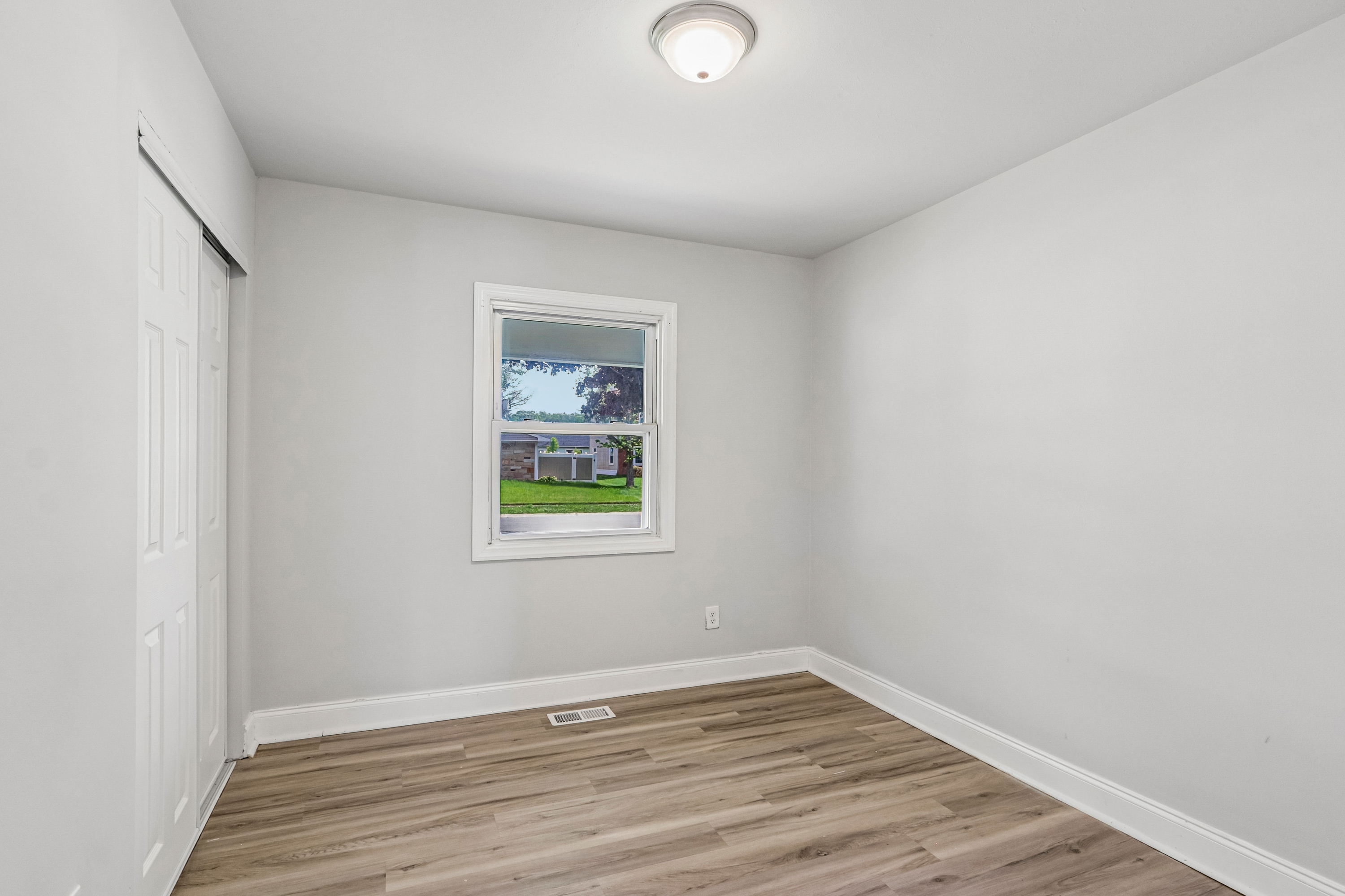 Photo 33 of 36 of 6 Newport Ln, Willingboro, NJ