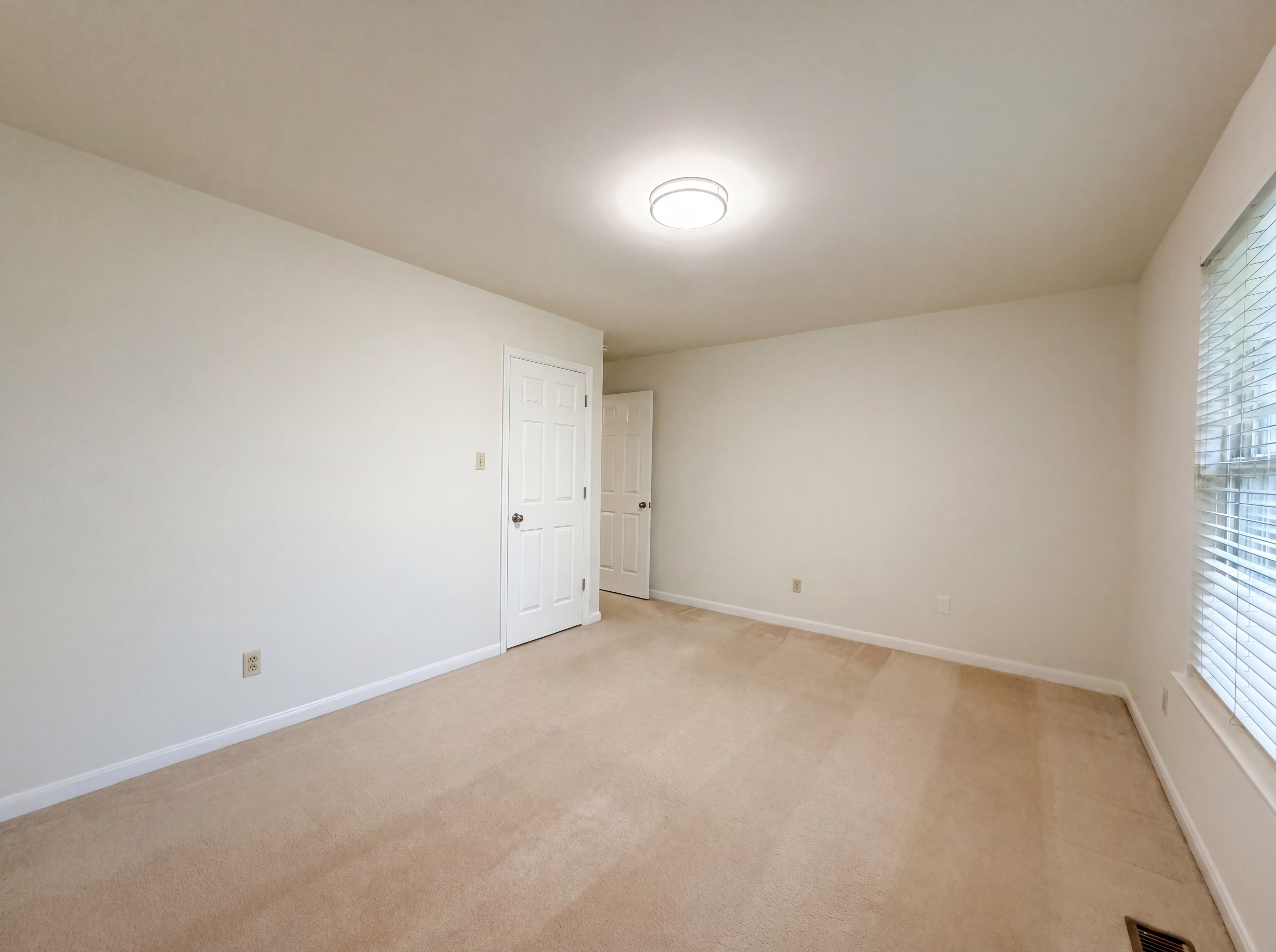 Photo 15 of 26 of 2212 Harborside Dr, DARDENNE PRAIRIE, MO