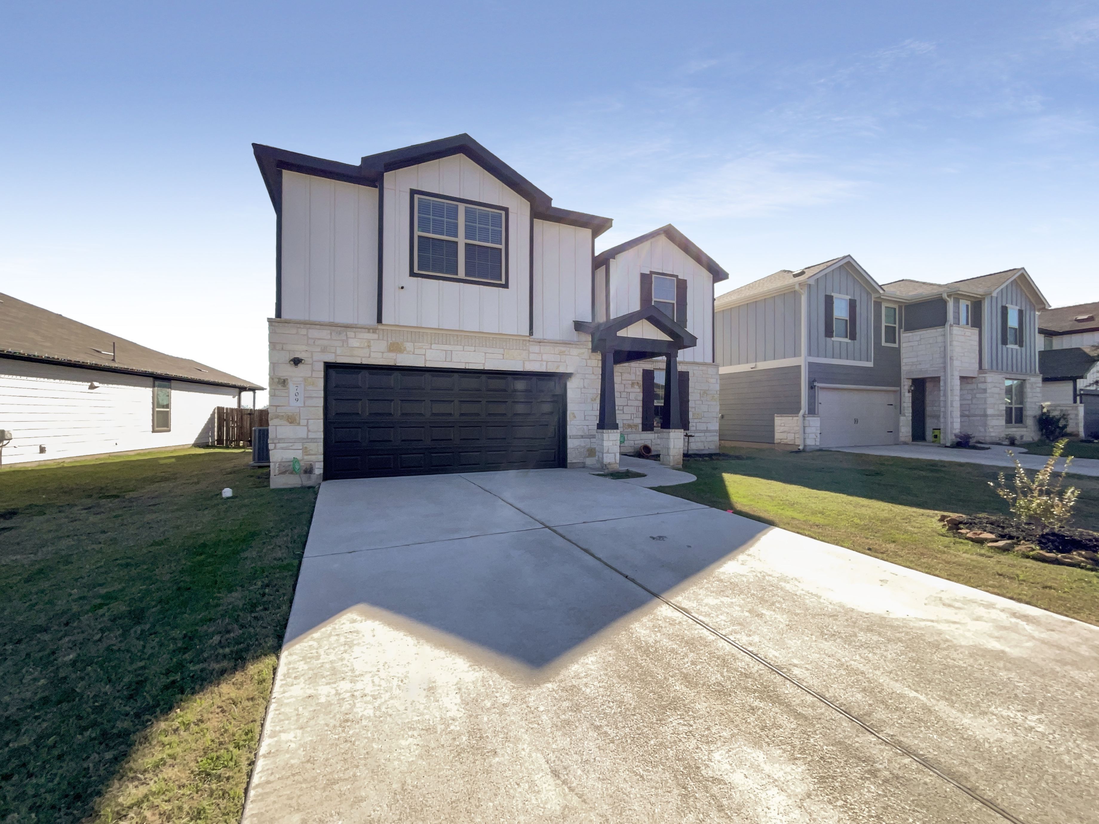 Photo 7 of 22 of 709 Hummingbird Ln, Leander, TX