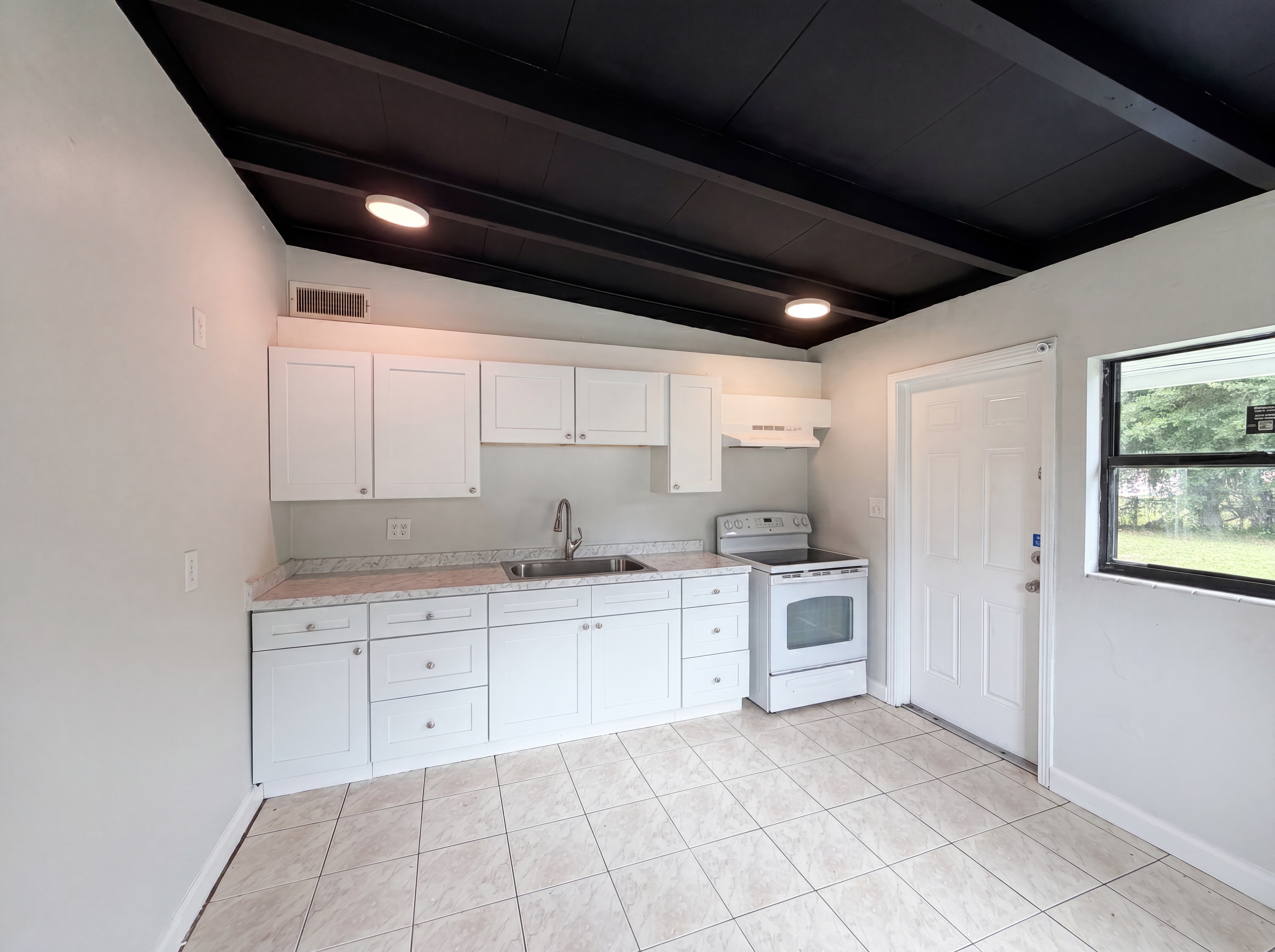 Photo 11 of 19 of 917 Golden Rule Ct N, Lakeland, FL