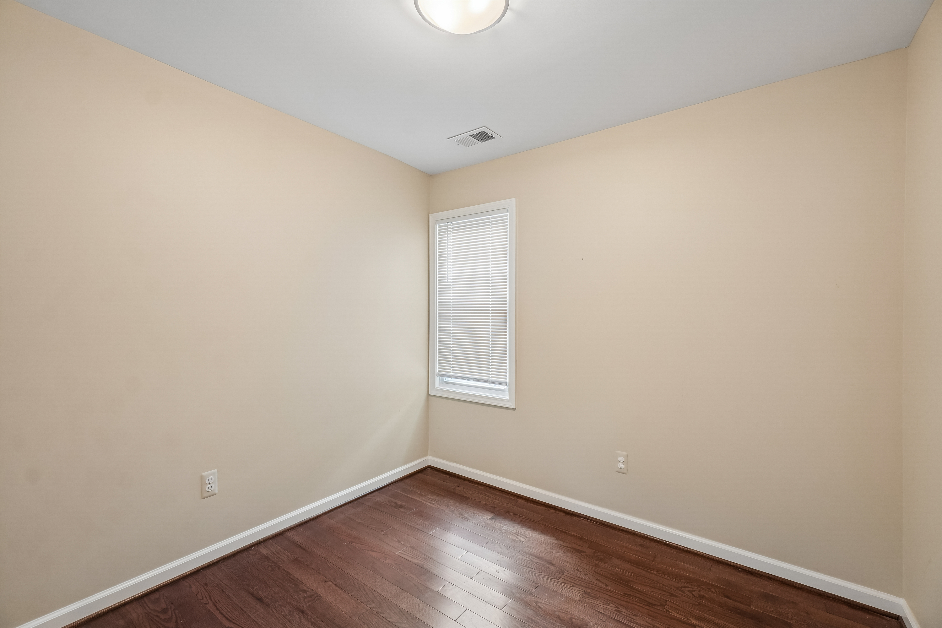 Photo 27 of 38 of 20919 Hollywood St, Harper Woods, MI