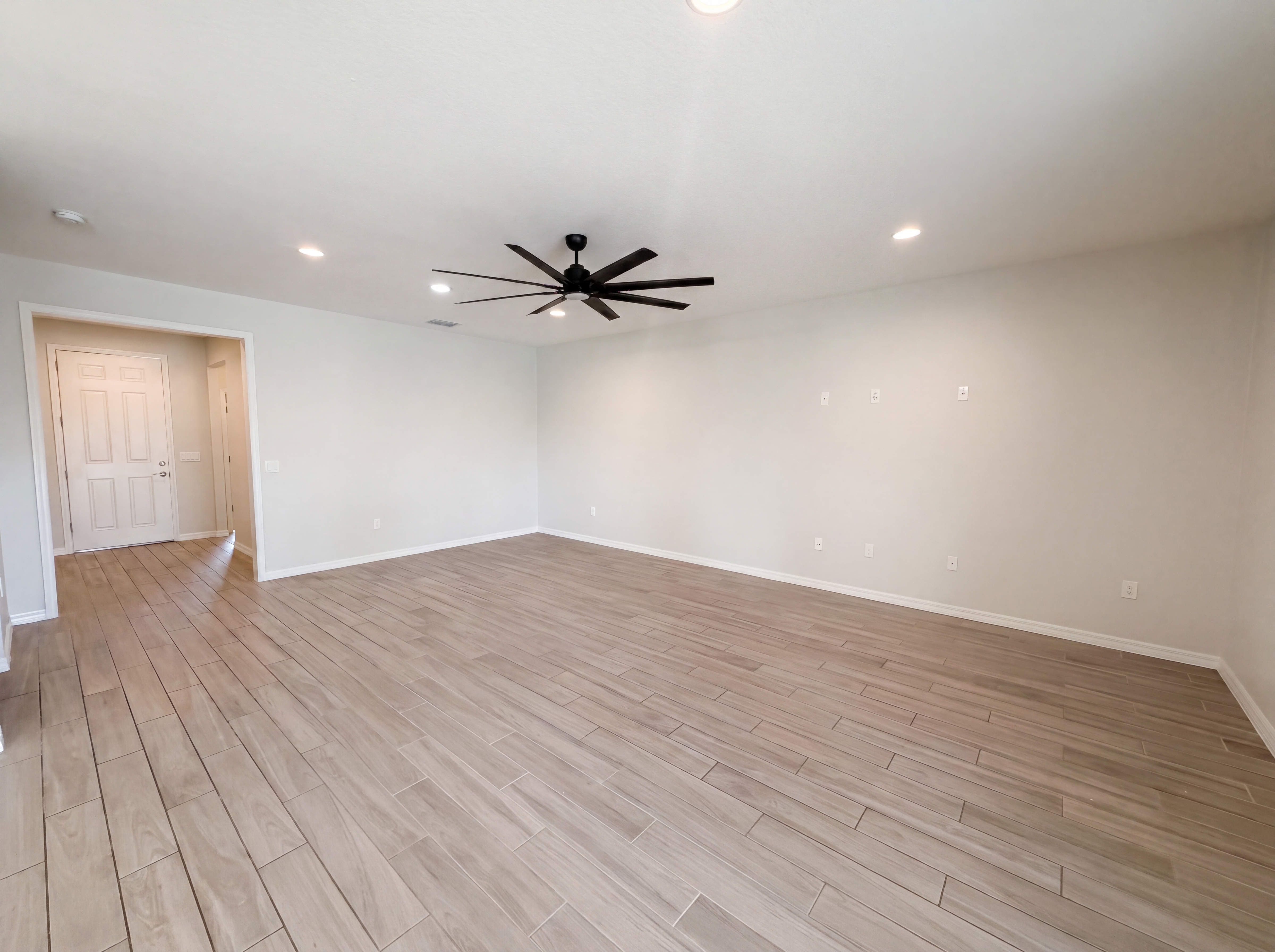Photo 7 of 25 of 4510 Penkert Pl, Lakeland, FL