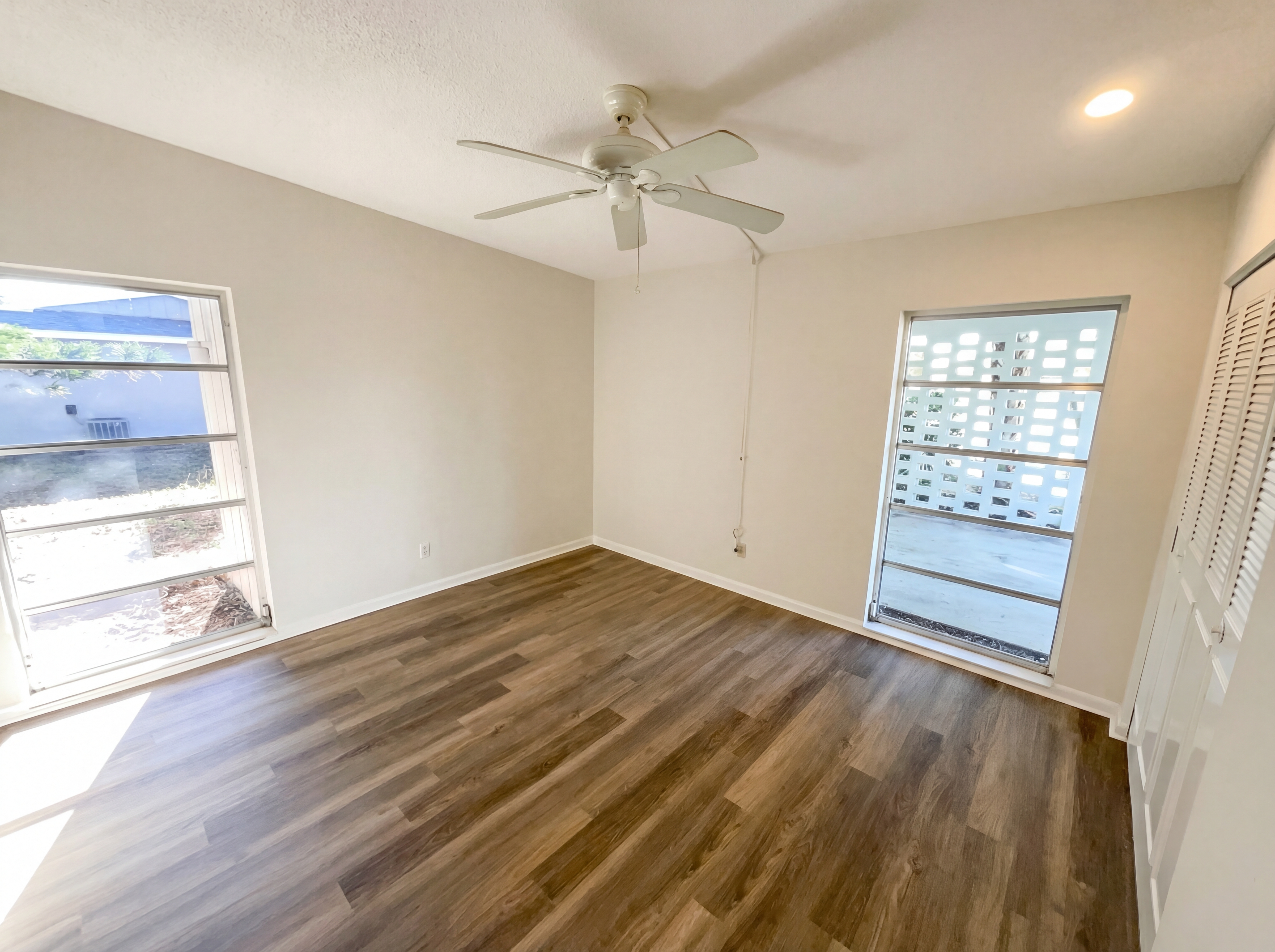 Photo 12 of 26 of 141 SE Calmoso Dr, Port Saint Lucie, FL