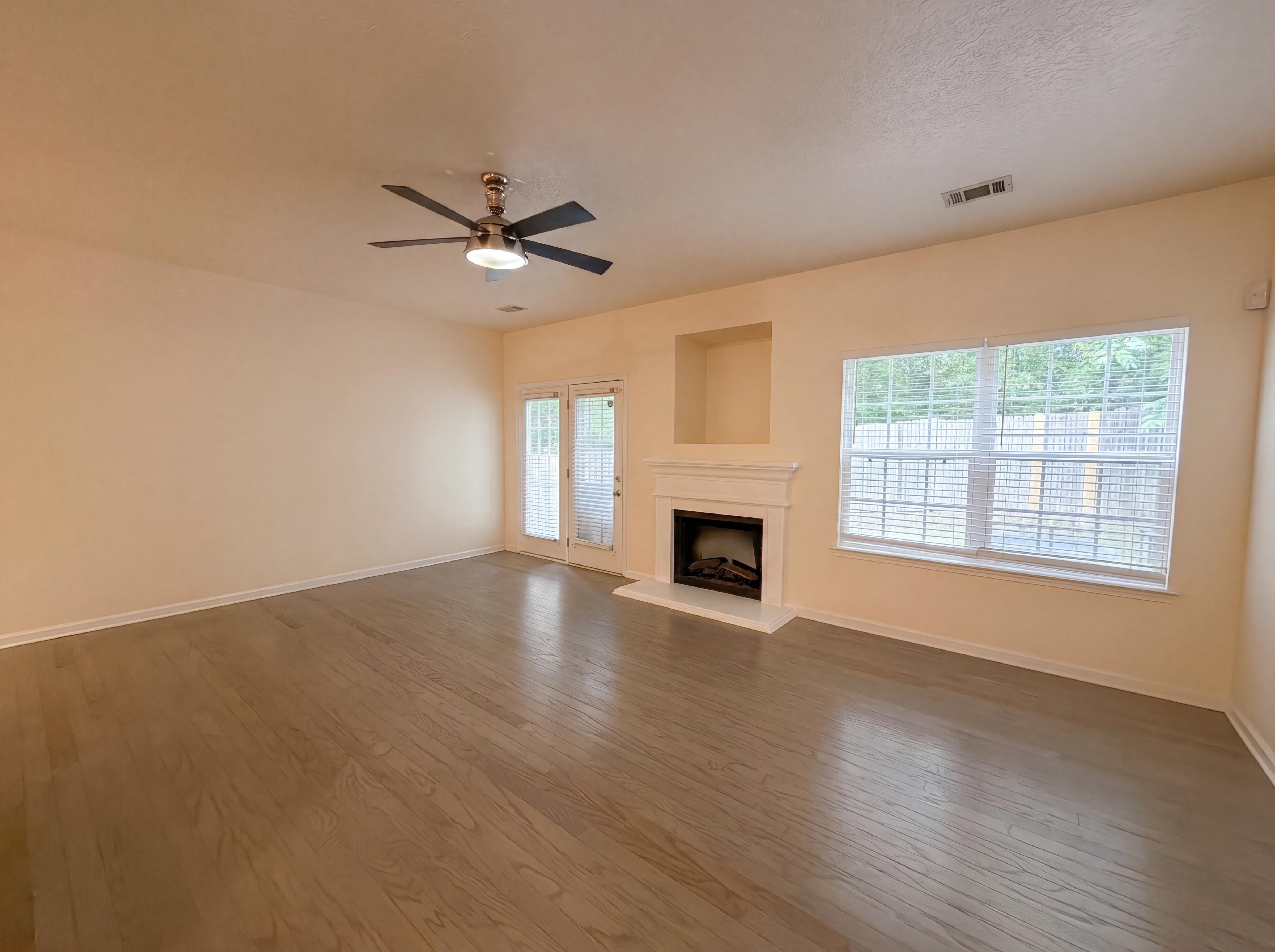 Photo 8 of 18 of 5080 Windsor Forrest Ln, Atlanta, GA