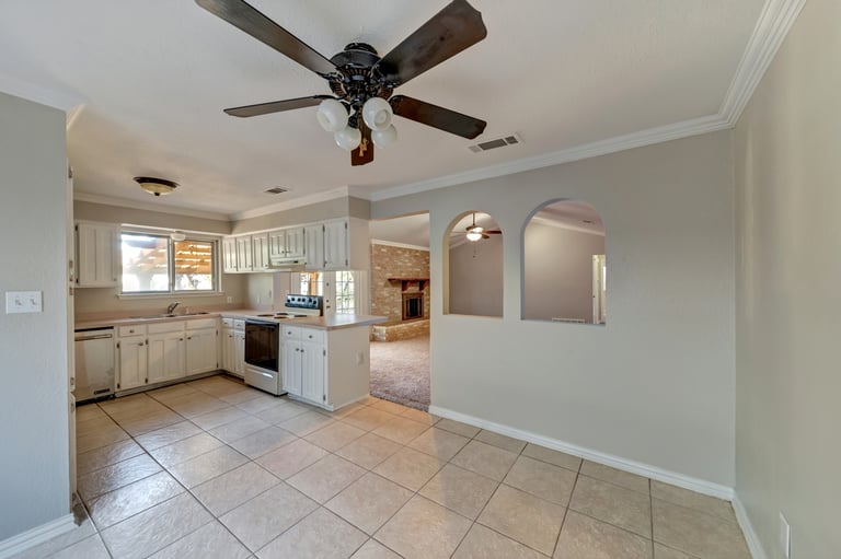 Photo 8 of 23 - 5805 Trail Crest Dr, Arlington, TX 76017