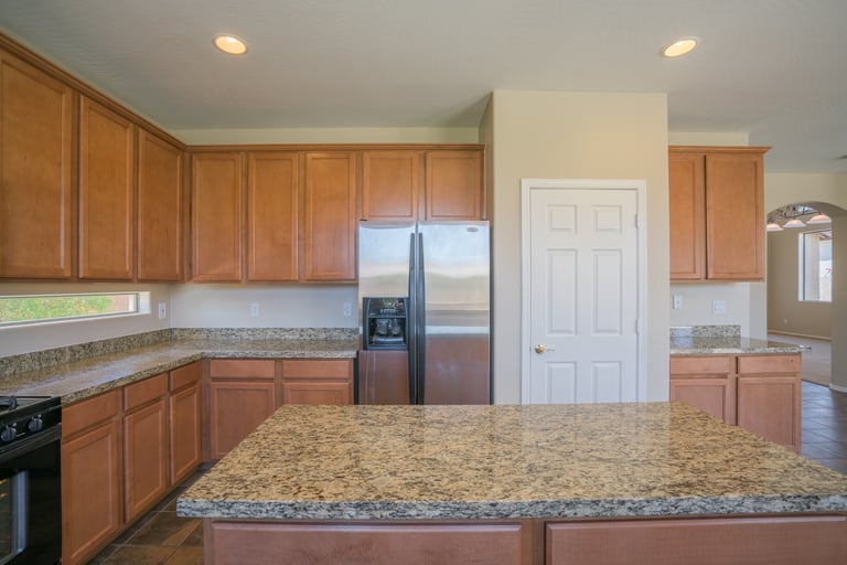 Photo 4 of 33 - 16966 W Bradford Way, Surprise, AZ 85374