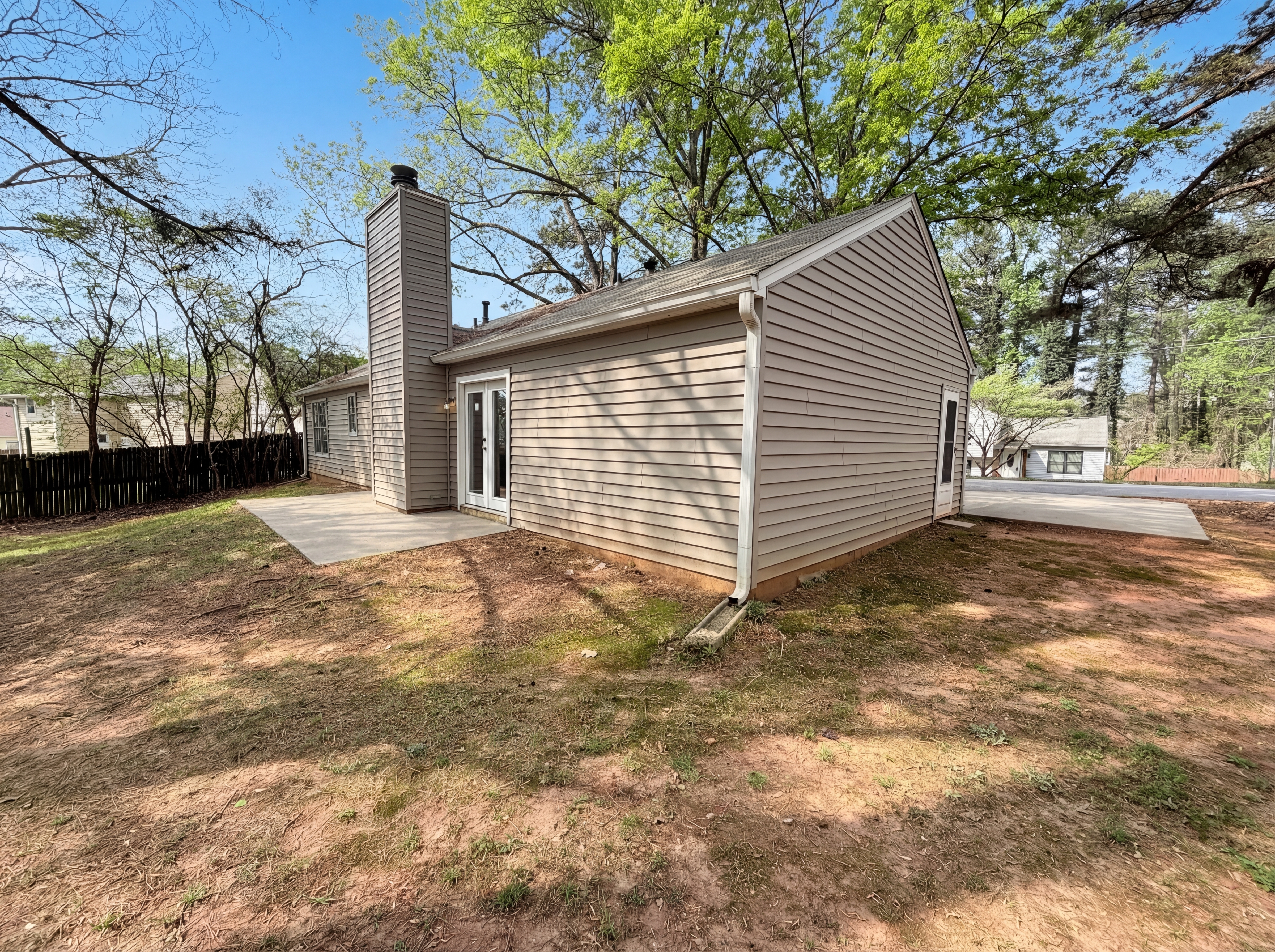 Photo 9 of 31 of 4727 Garden Hills Dr, Stone Mountain, GA