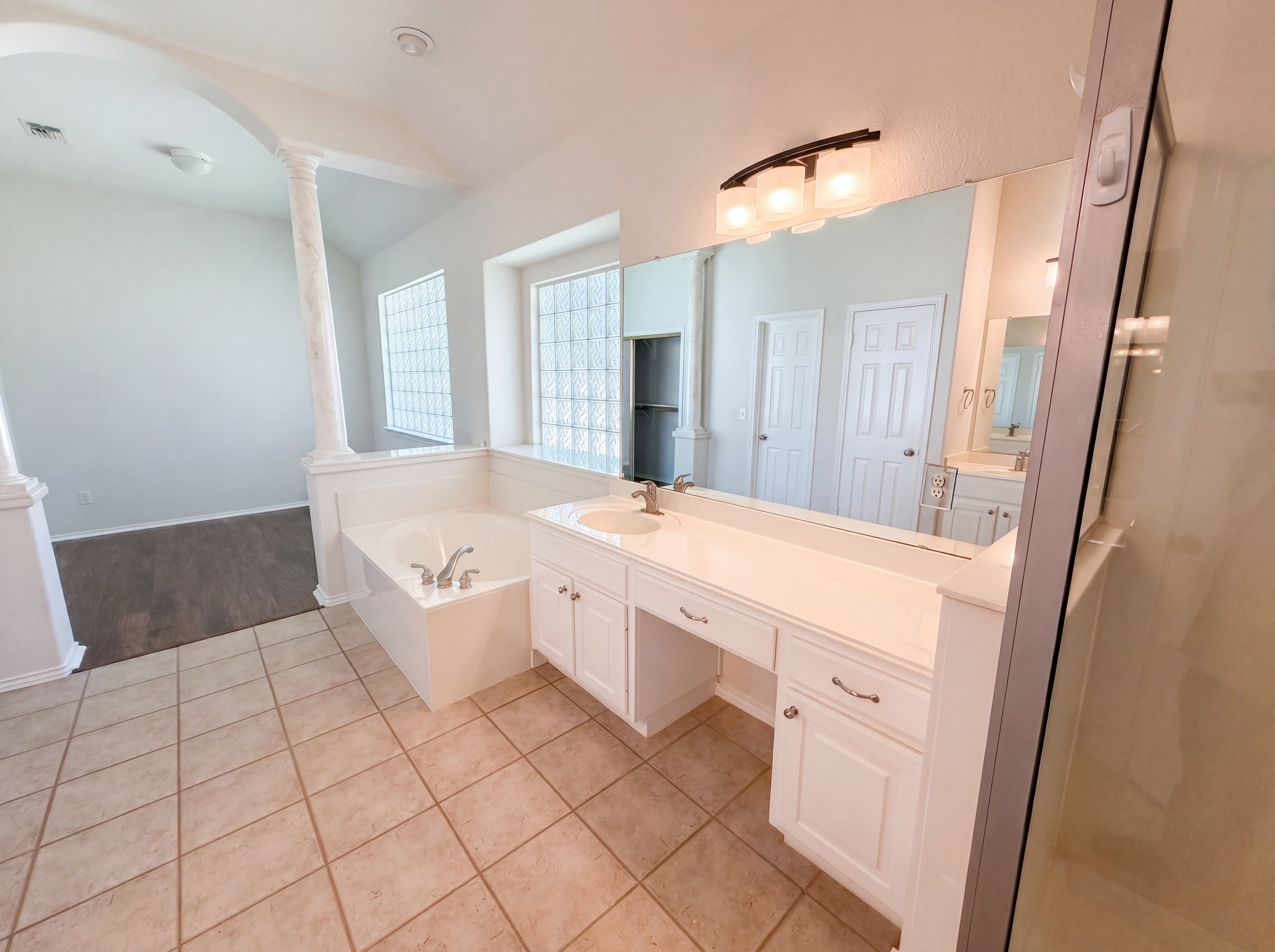 Photo 17 of 24 of 117 Brentwood Dr, Georgetown, TX