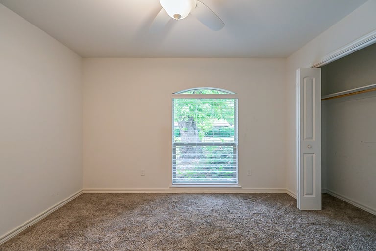 Photo 31 of 36 - 7924 Londonderry Dr, North Richland Hills, TX 76182