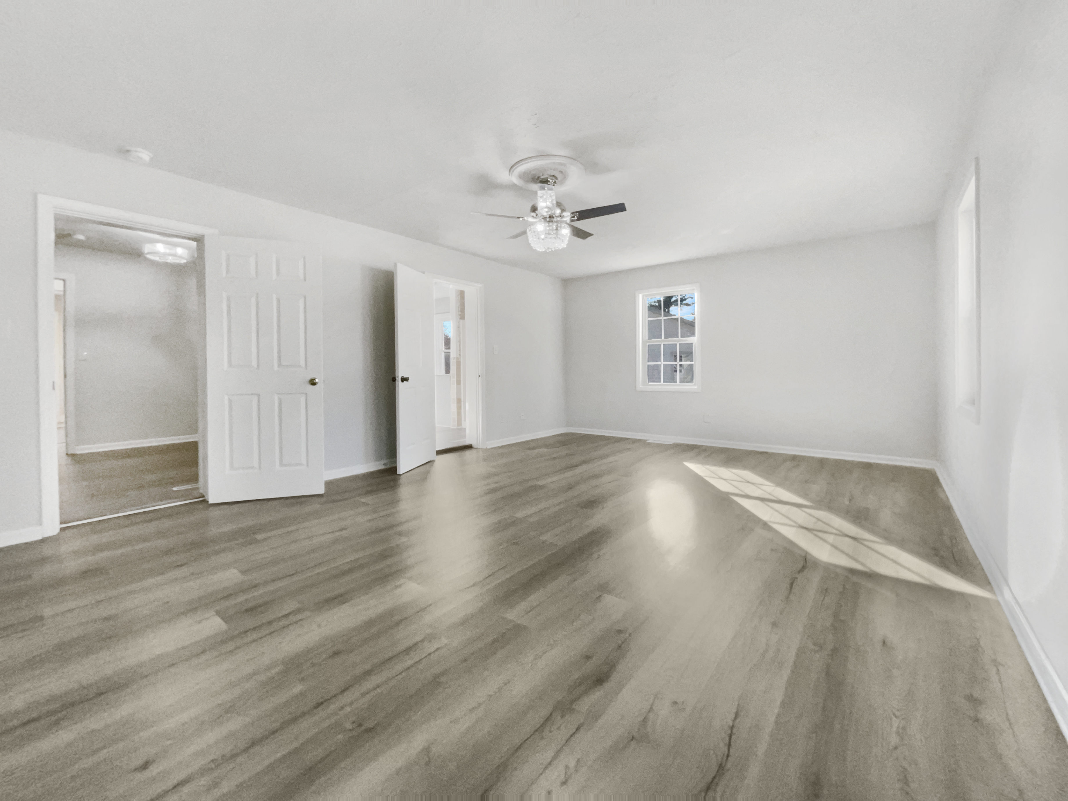 Photo 4 of 18 of 5142 Meadowbrook Dr, Fayetteville, NC
