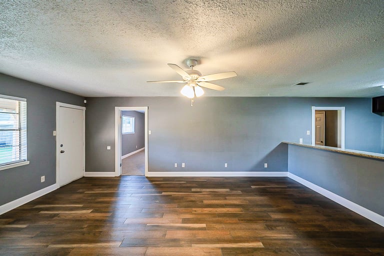 Photo 24 of 27 - 5113 Meadow Crest St, La Porte, TX 77571