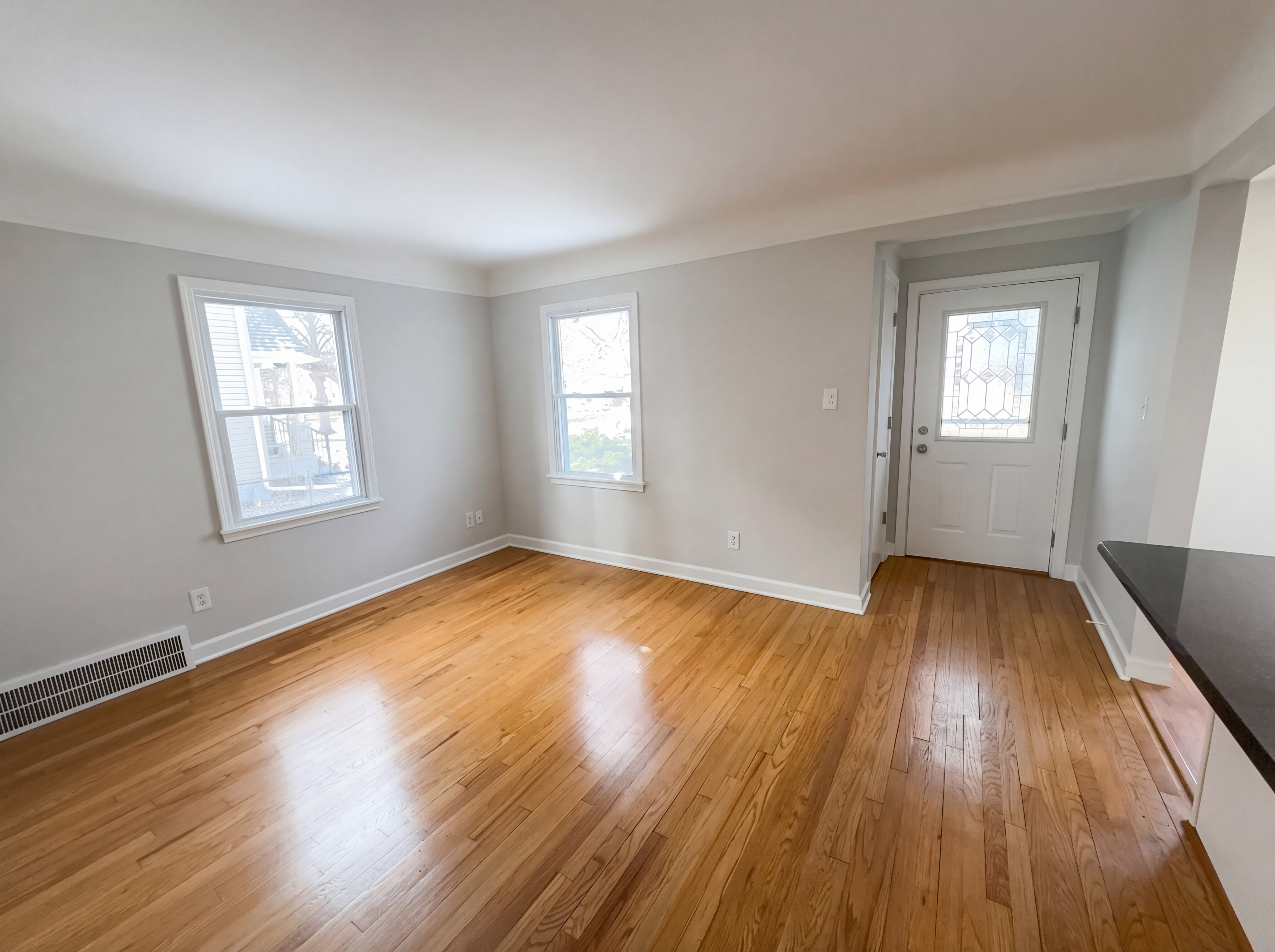 Photo 3 of 24 of 1824 E Hudson Ave, Royal Oak, MI