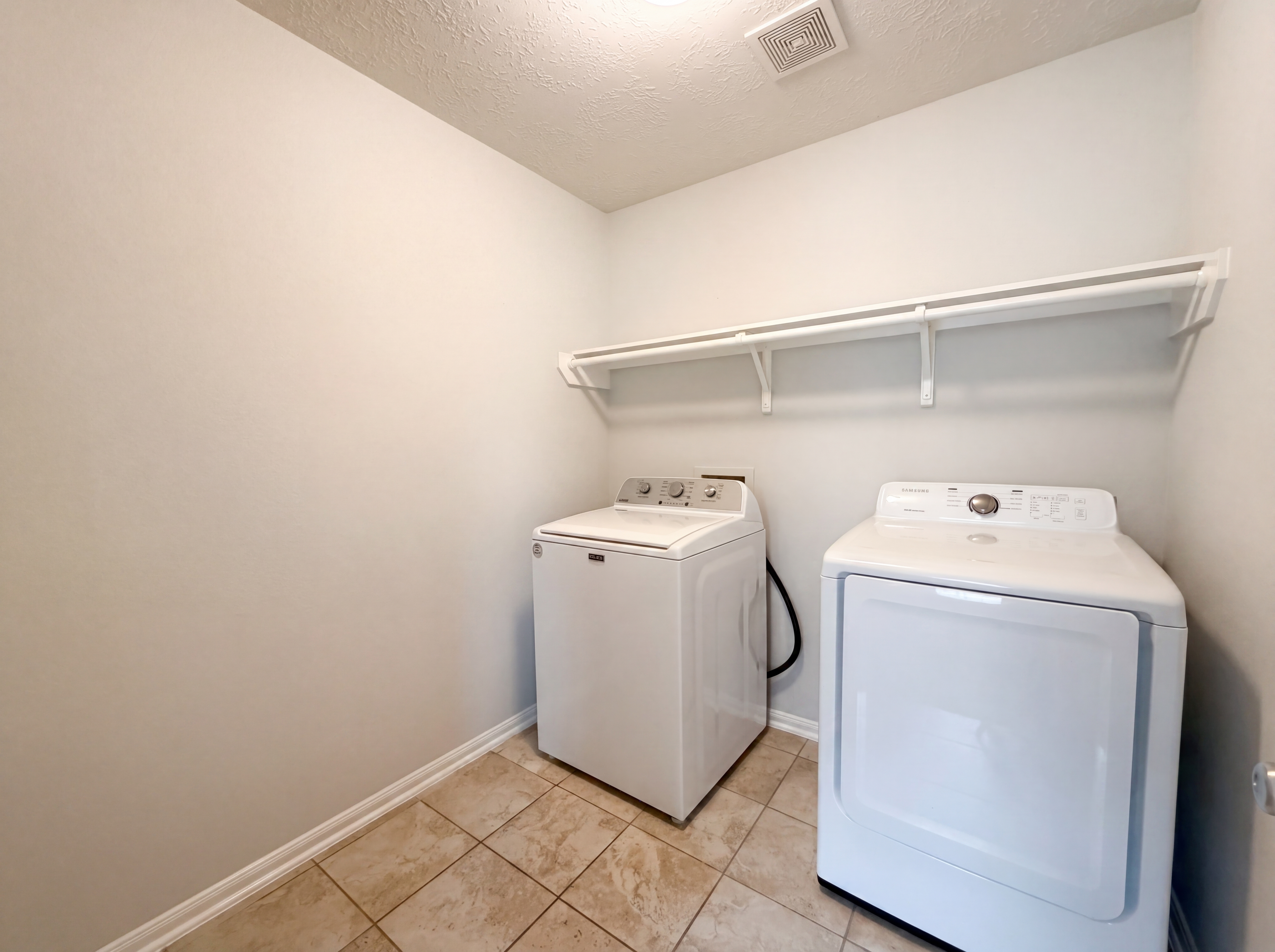 Photo 15 of 24 of 4022 Lake Cypress Cir, Houston, TX