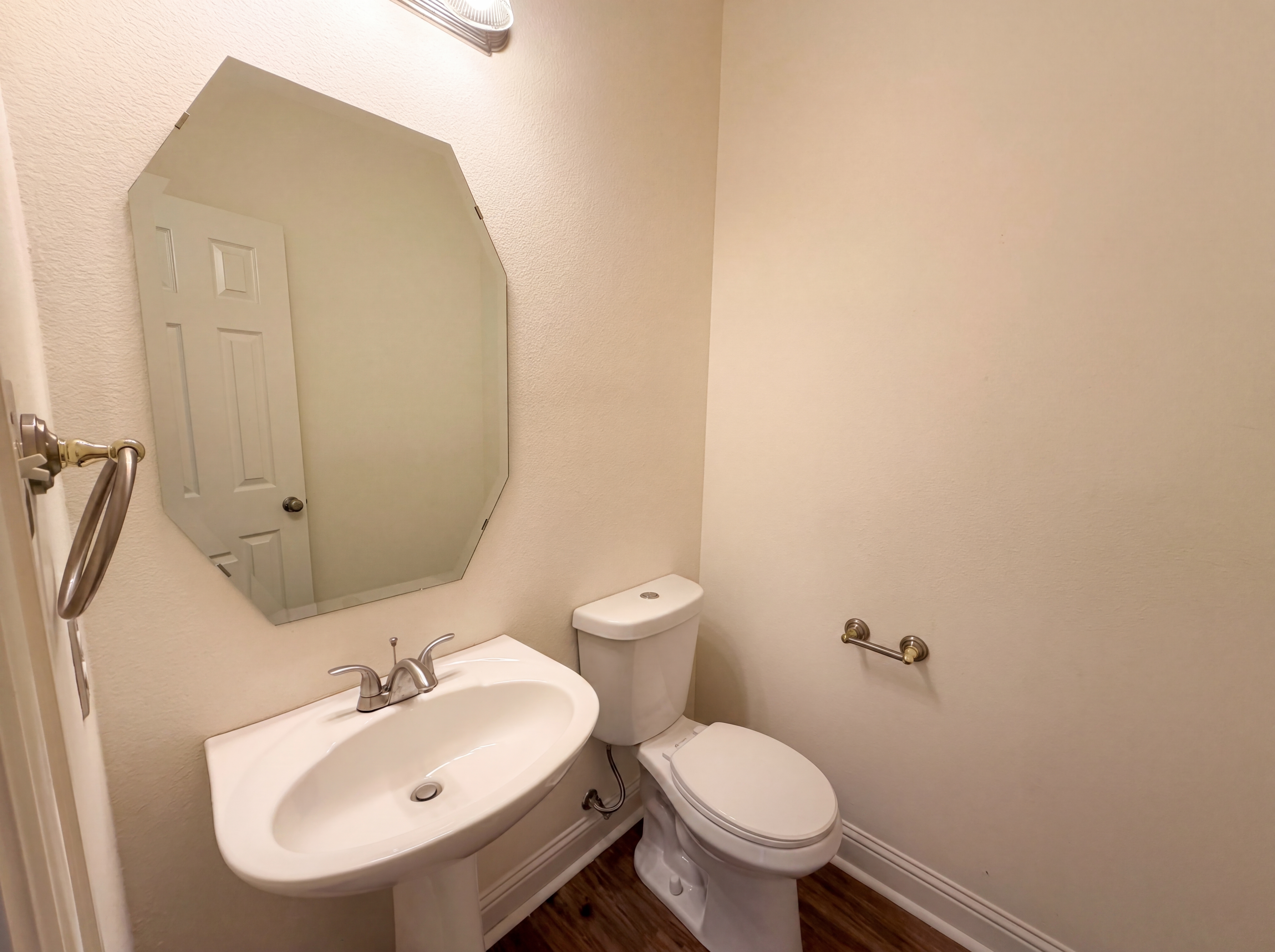 Photo 16 of 22 of 2446 Chesterfield Rd, Garland, TX