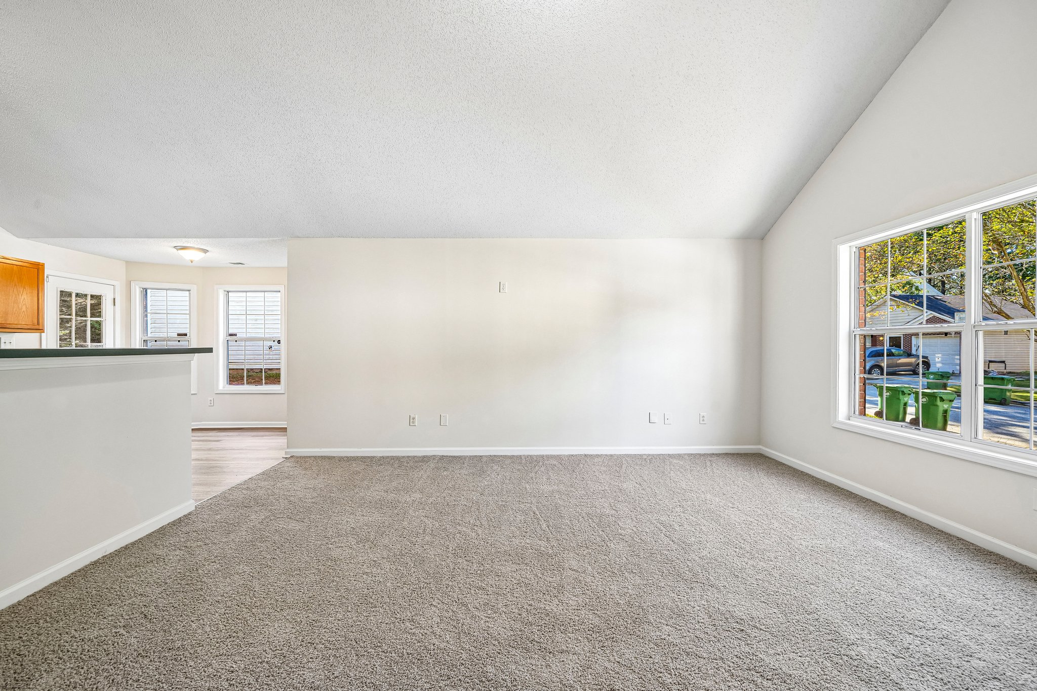 Photo 9 of 22 of 7121 Ravenwood Ln, Lithonia, GA