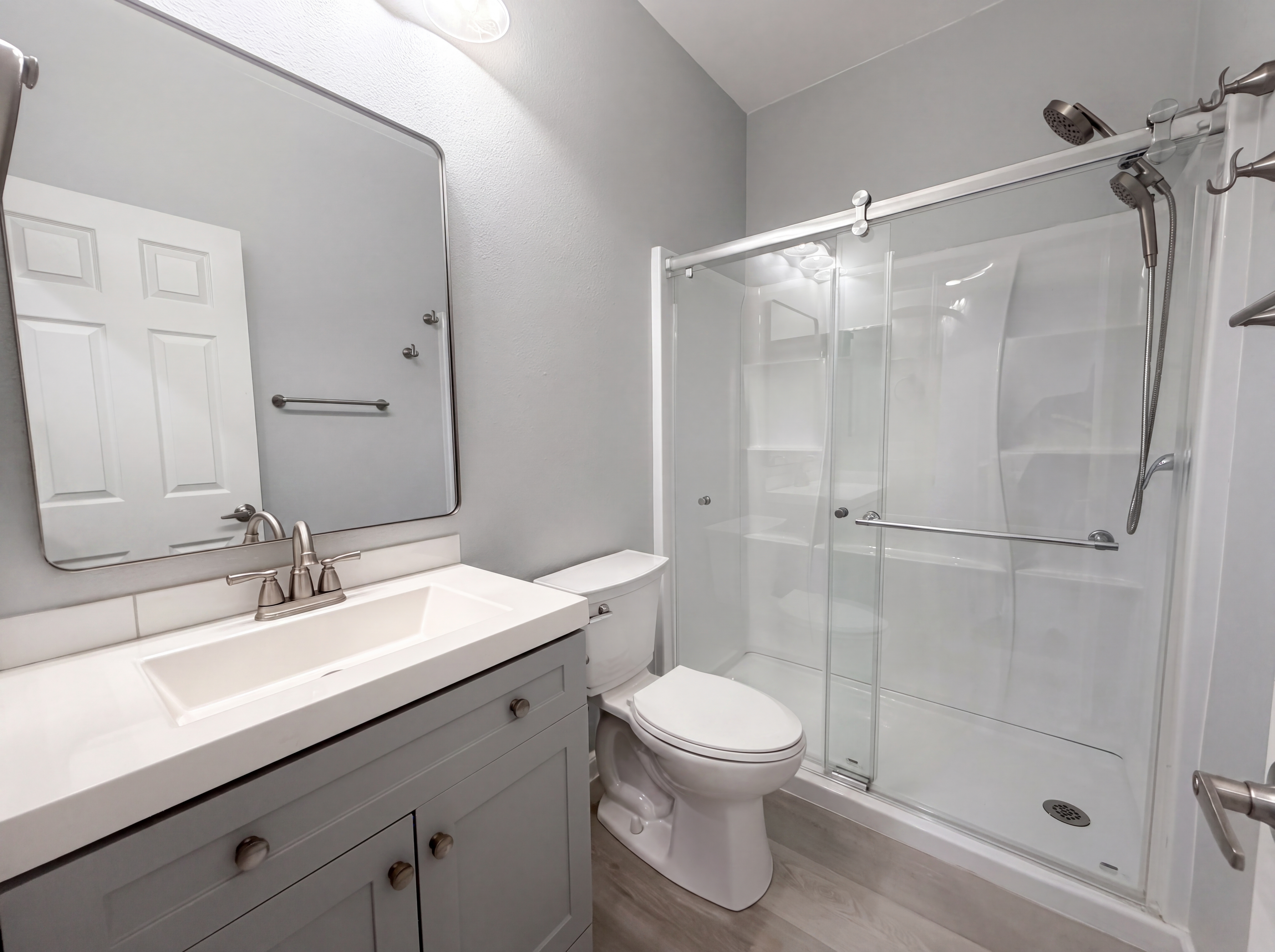Photo 13 of 17 of 1800 E Lakeshore Dr, Lake Elsinore, CA