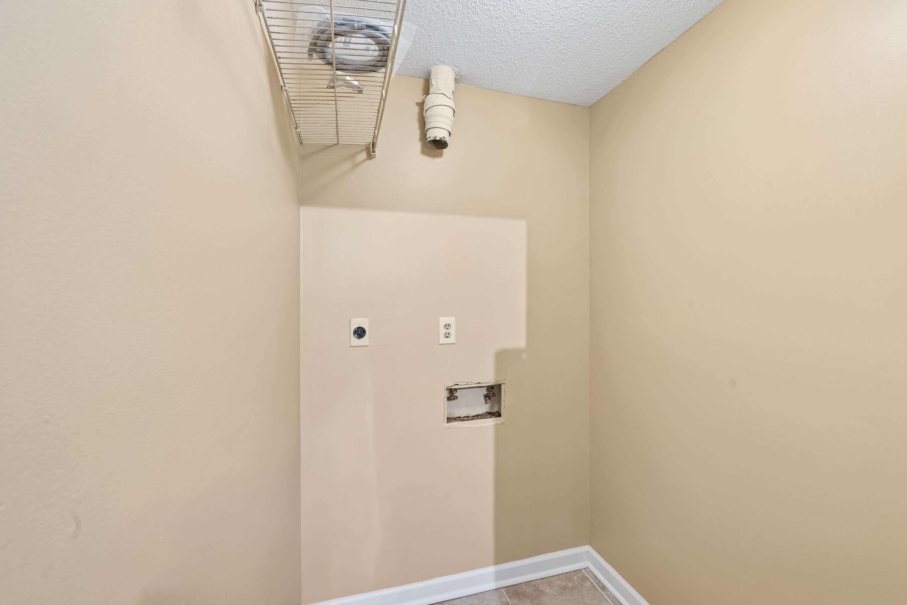 Photo 22 of 27 of 4900 Avenida Del Sol Dr, Raleigh, NC