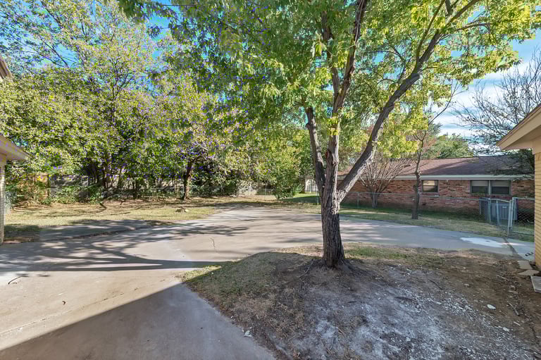 Photo 24 of 25 - 828 Livingston Dr, Hurst, TX 76053
