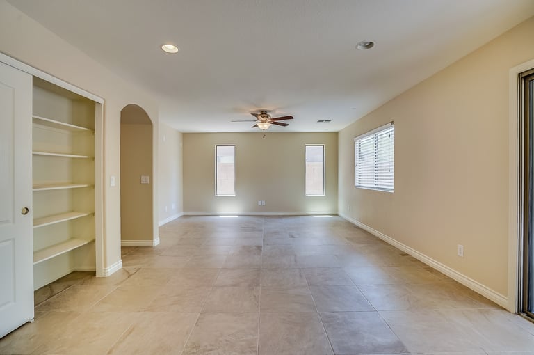 Photo 4 of 27 - 28402 N 25th Ave, Phoenix, AZ 85085